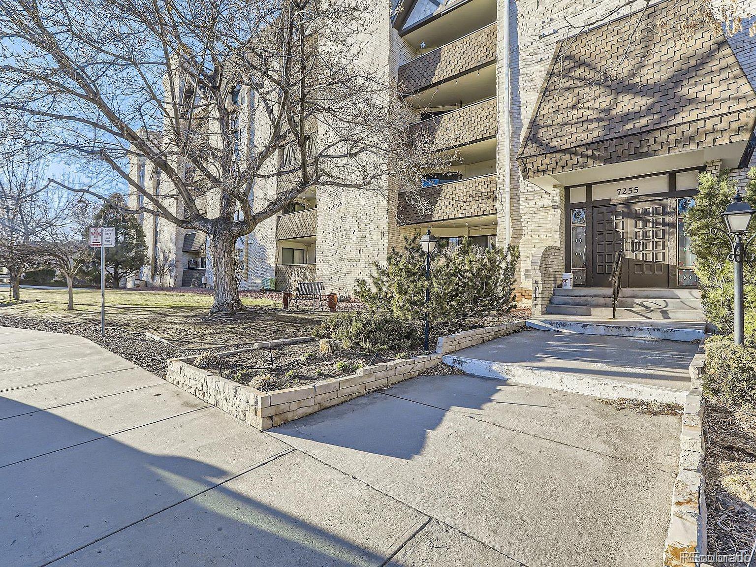 Eastmoor Park Denver Condo / Townhome | MLS #: 47635197255 E Quincy Avenue 305, Denver Beds: 2 Baths: 2 Price: $280,000