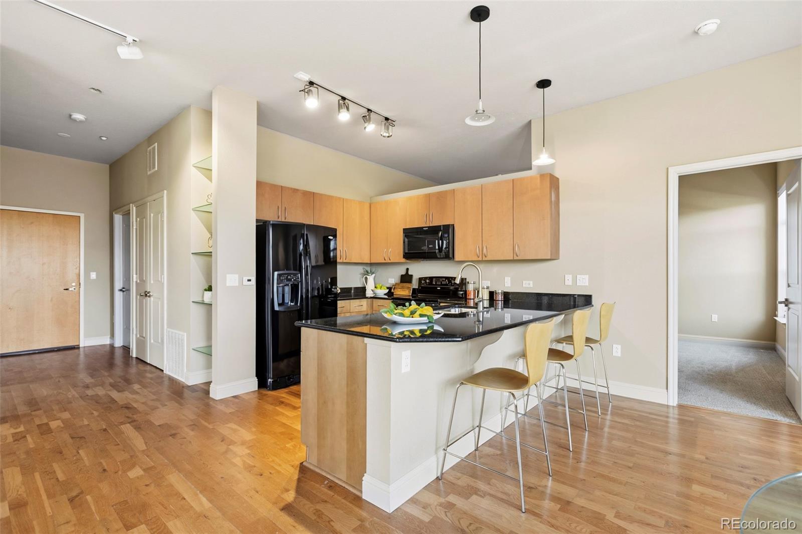  Greenwood Village Condo / Townhome | MLS #: 23079175401 S Park Terrace Avenue 301A, Greenwood Village Beds: 2 Baths: 2 Price: $424,300