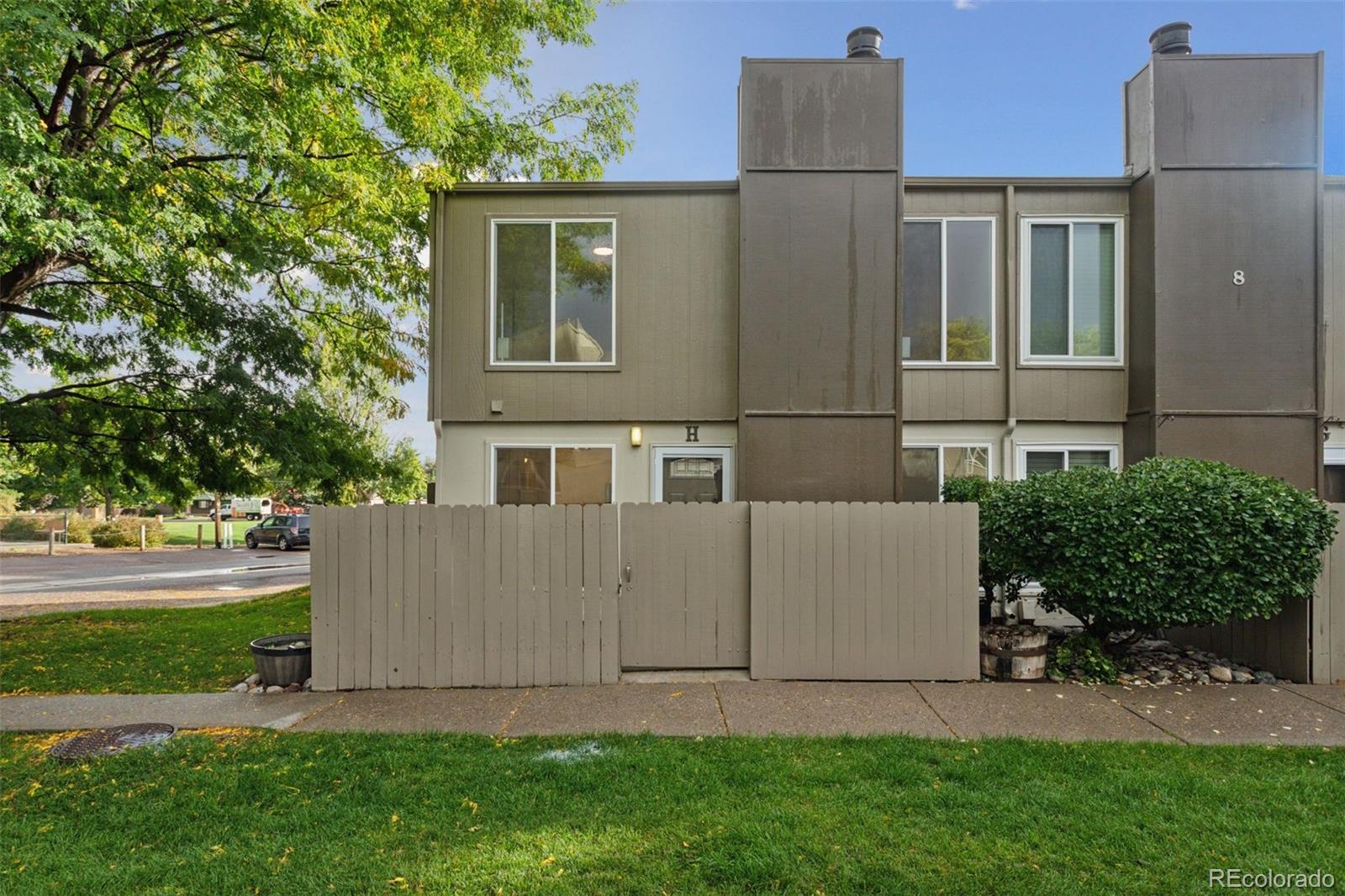  Lakewood Condo / Townhome | MLS #: 42324447373 W Florida Avenue H, Lakewood Beds: 2 Baths: 2 Price: $289,000