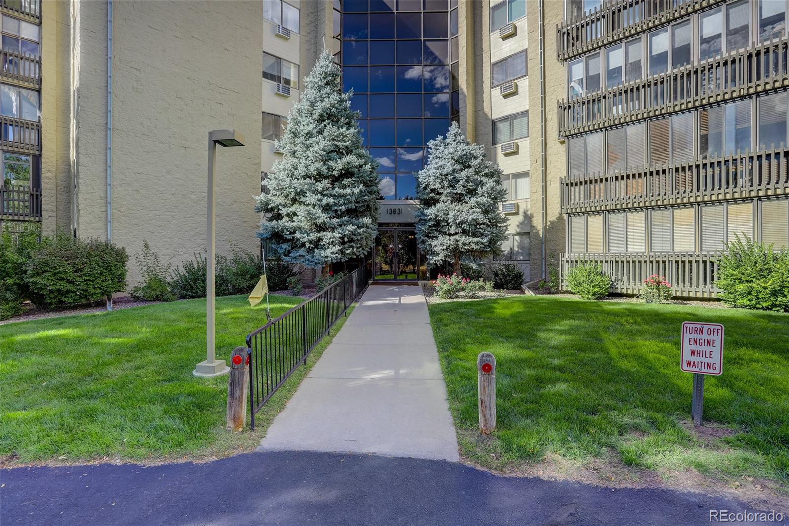 Heather Gardens Aurora Condo / Townhome | MLS #: 705298613631 E Marina Drive 608, Aurora Beds: 3 Baths: 4 Price: $450,000