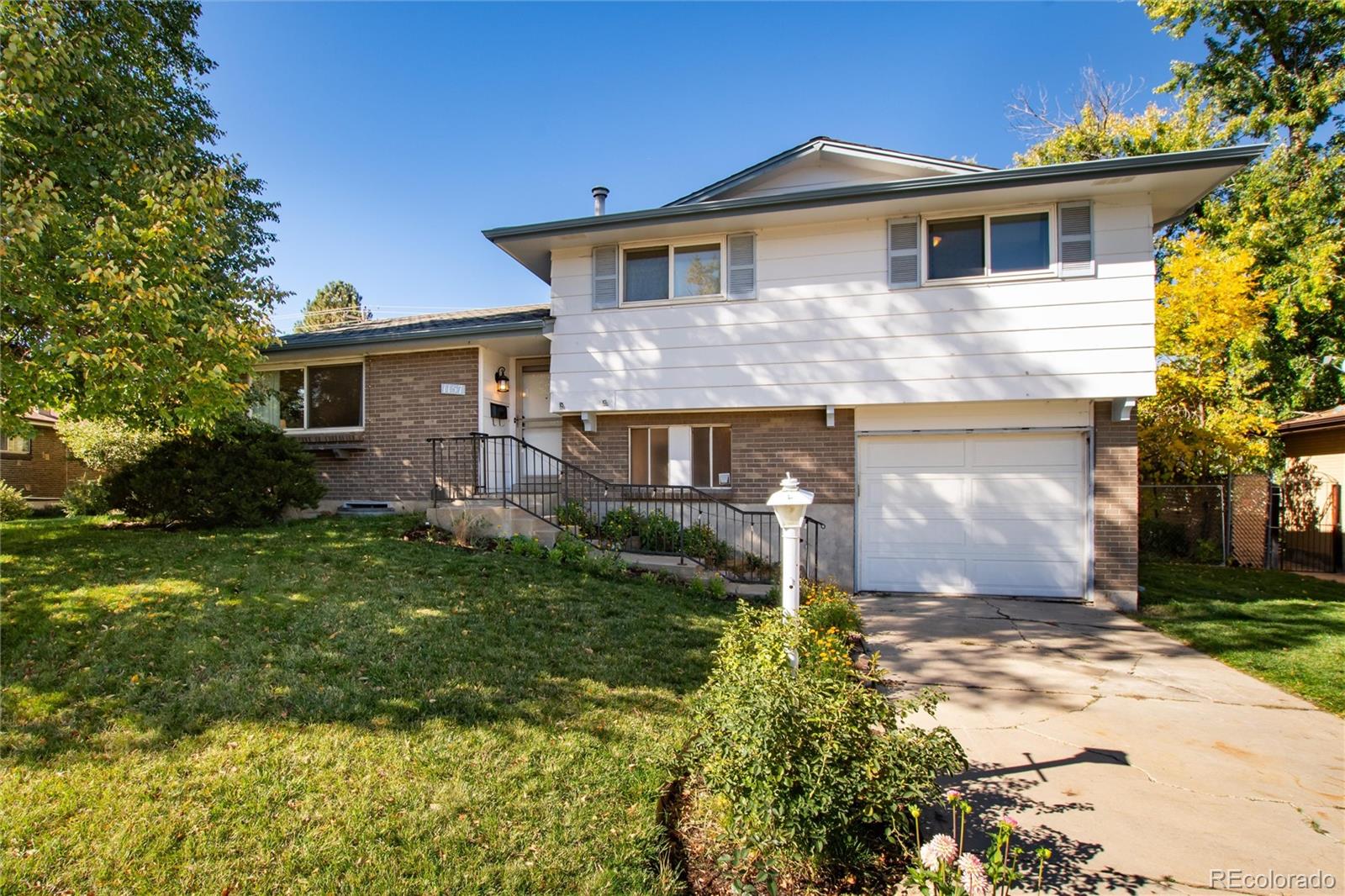 Palomino Park Lakewood Home | MLS #: 94724921157 S Everett Street, Lakewood Beds: 3 Baths: 3 Price: $550,000