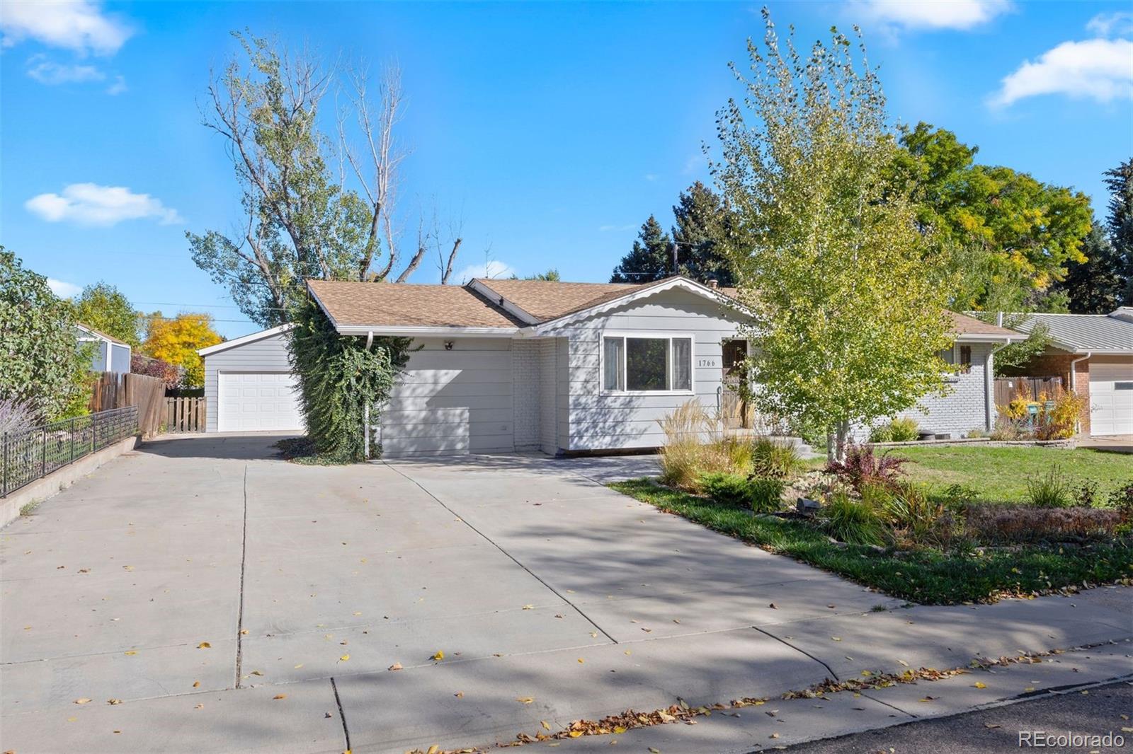 Cloverdale Lakewood Home | MLS #: 60975081766 S Cape Street, Lakewood Beds: 4 Baths: 2 Price: $589,000