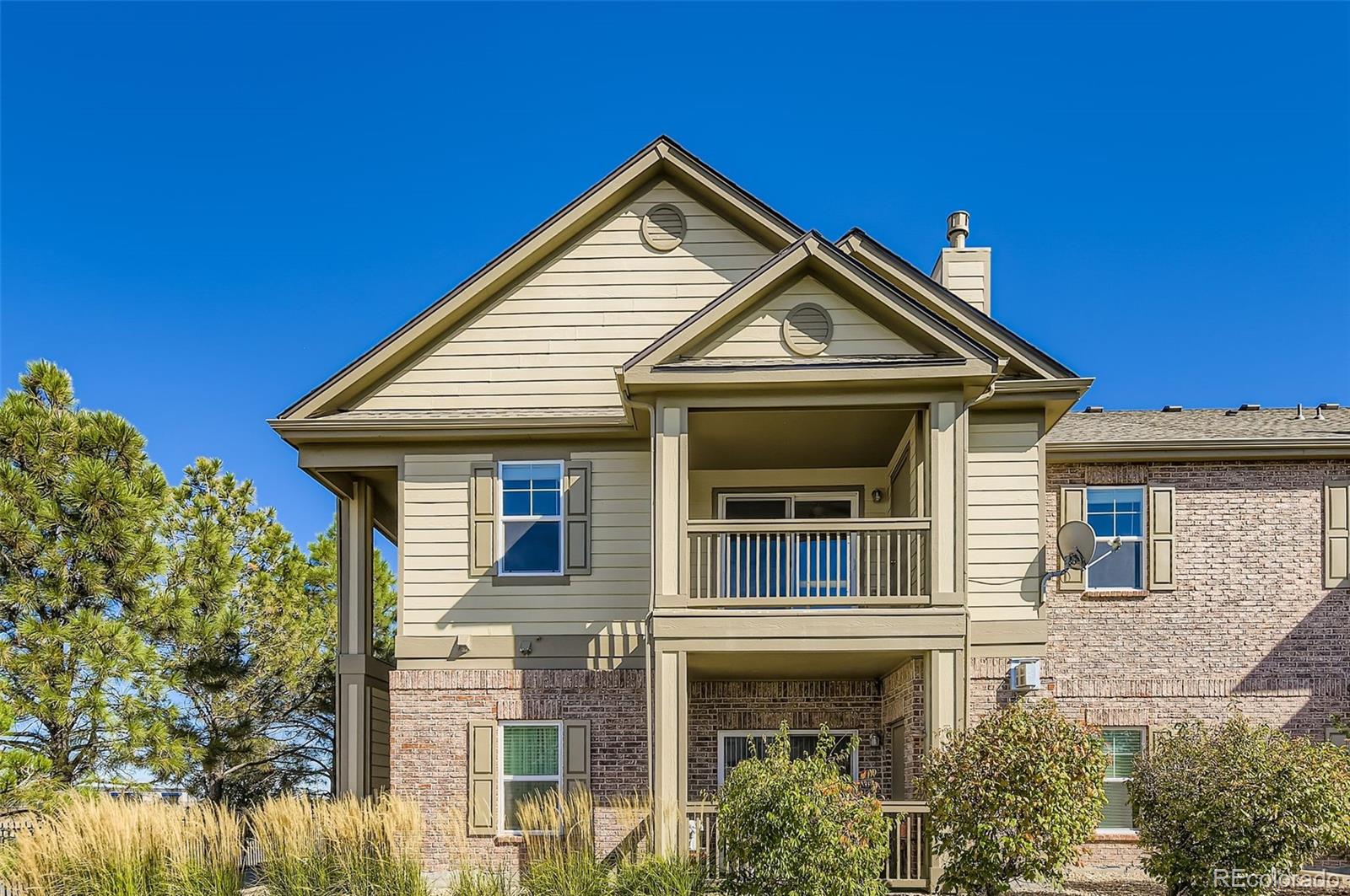 Cross Creek Aurora Condo / Townhome | MLS #: 592925423401 E 5th Drive 202, Aurora Beds: 2 Baths: 2 Price: $298,000