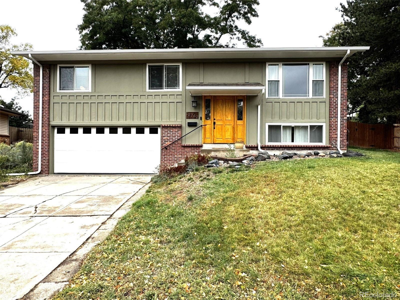 Green Mountain Lakewood Home | MLS #: 437209412742 W Florida Drive, Lakewood Beds: 3 Baths: 2 Price: $635,000