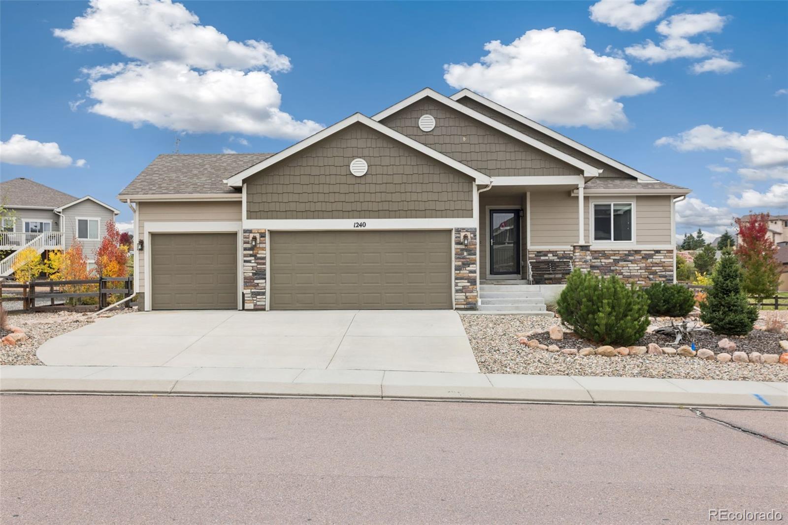 1240 night blue circle, Monument sold home. Closed on 2025-12-30 for $599,000.