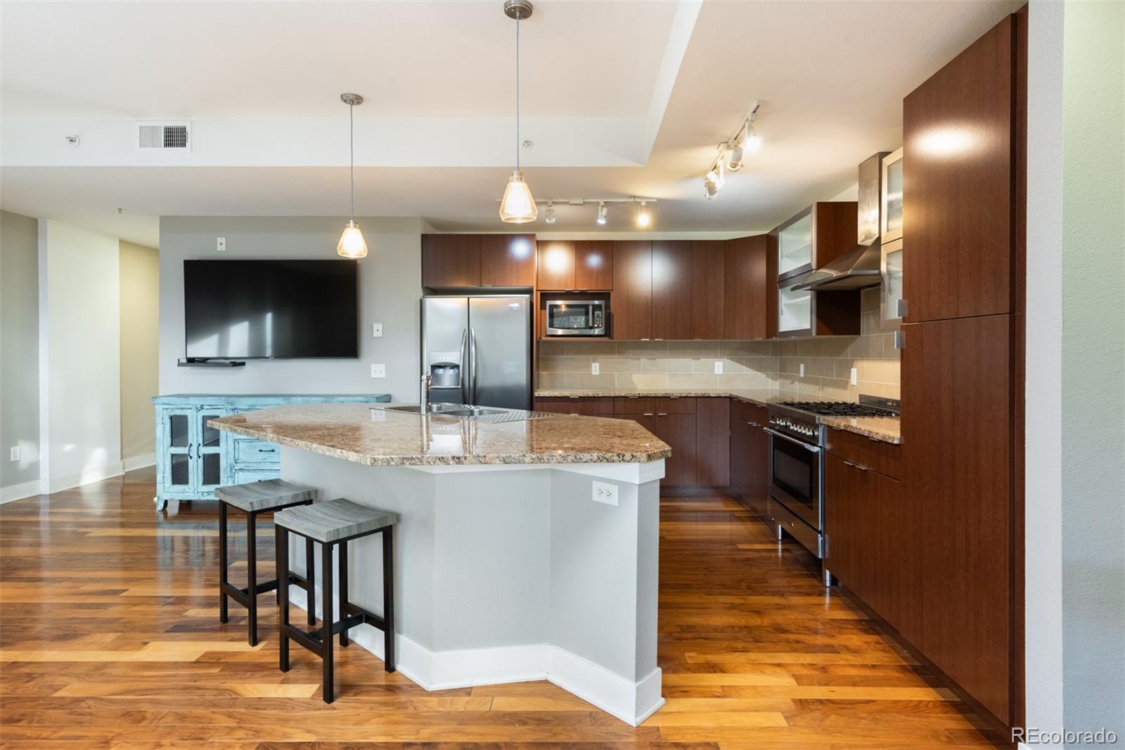Jefferson Park Denver Condo / Townhome | MLS #: 72976942240 N Clay Street 208, Denver Beds: 1 Baths: 1 Price: $400,000