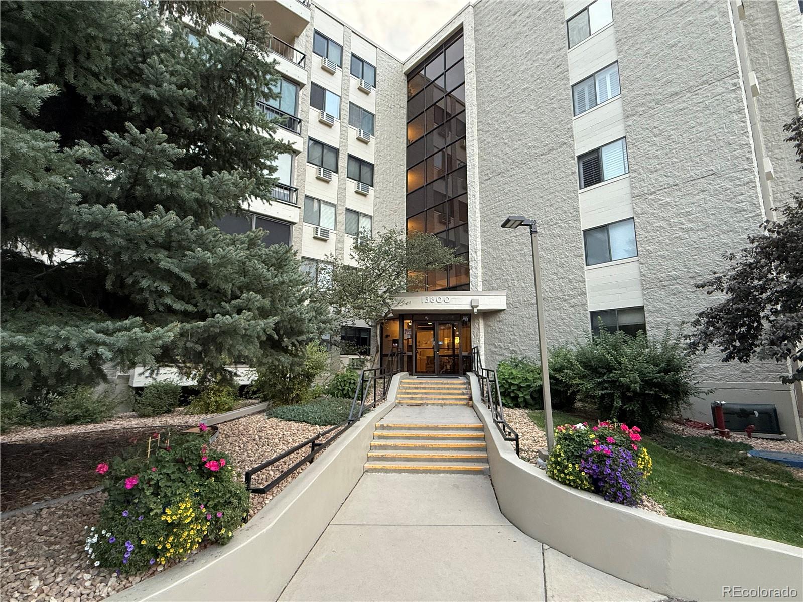 Heather Gardens Aurora Condo / Townhome | MLS #: 417254113800 E Marina Drive 112, Aurora Beds: 2 Baths: 1 Price: $152,000
