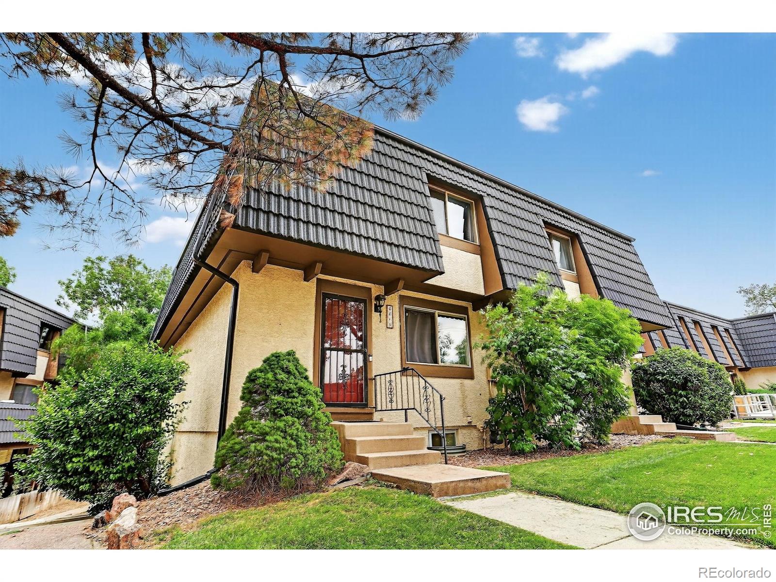 Broadway Ramparts Centennial Home | MLS #: 45678910453666840 S Broadway , Centennial Beds: 3 Baths: 4 Price: $375,000