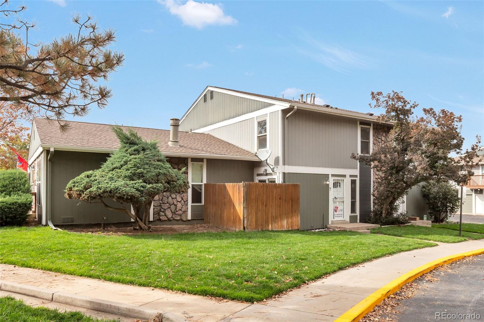 Raintree East Aurora Condo / Townhome | MLS #: 63638189901 E Evans Avenue 16C, Aurora Beds: 2 Baths: 2 Price: $255,000