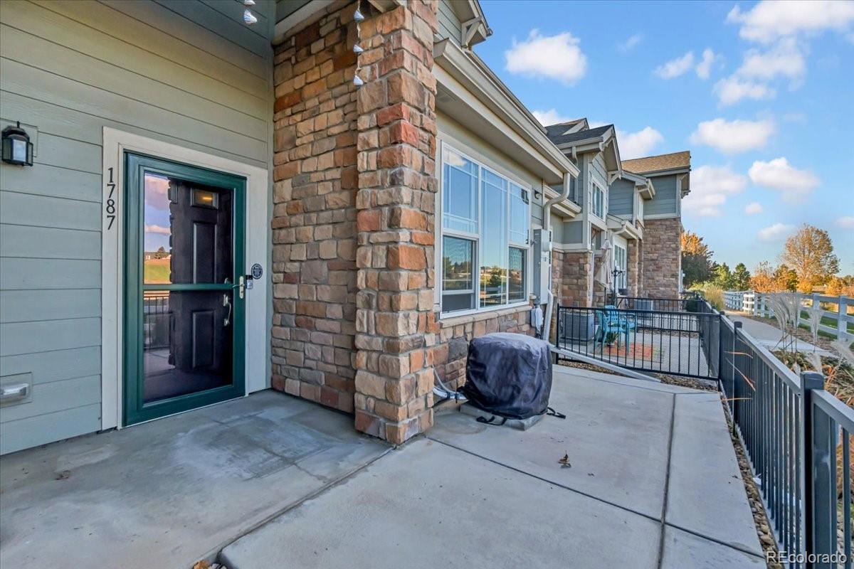 Murphy Creek Aurora Condo / Townhome | MLS #: 97670701787 S Buchanan Circle , Aurora Beds: 2 Baths: 3 Price: $385,000