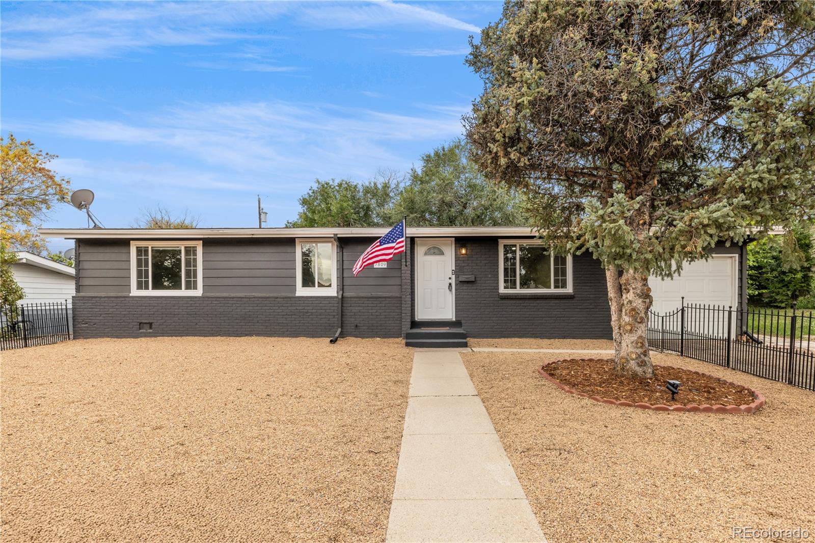 7809  greenleaf lane, Denver sold home. Closed on 2025-11-18 for $500,000.