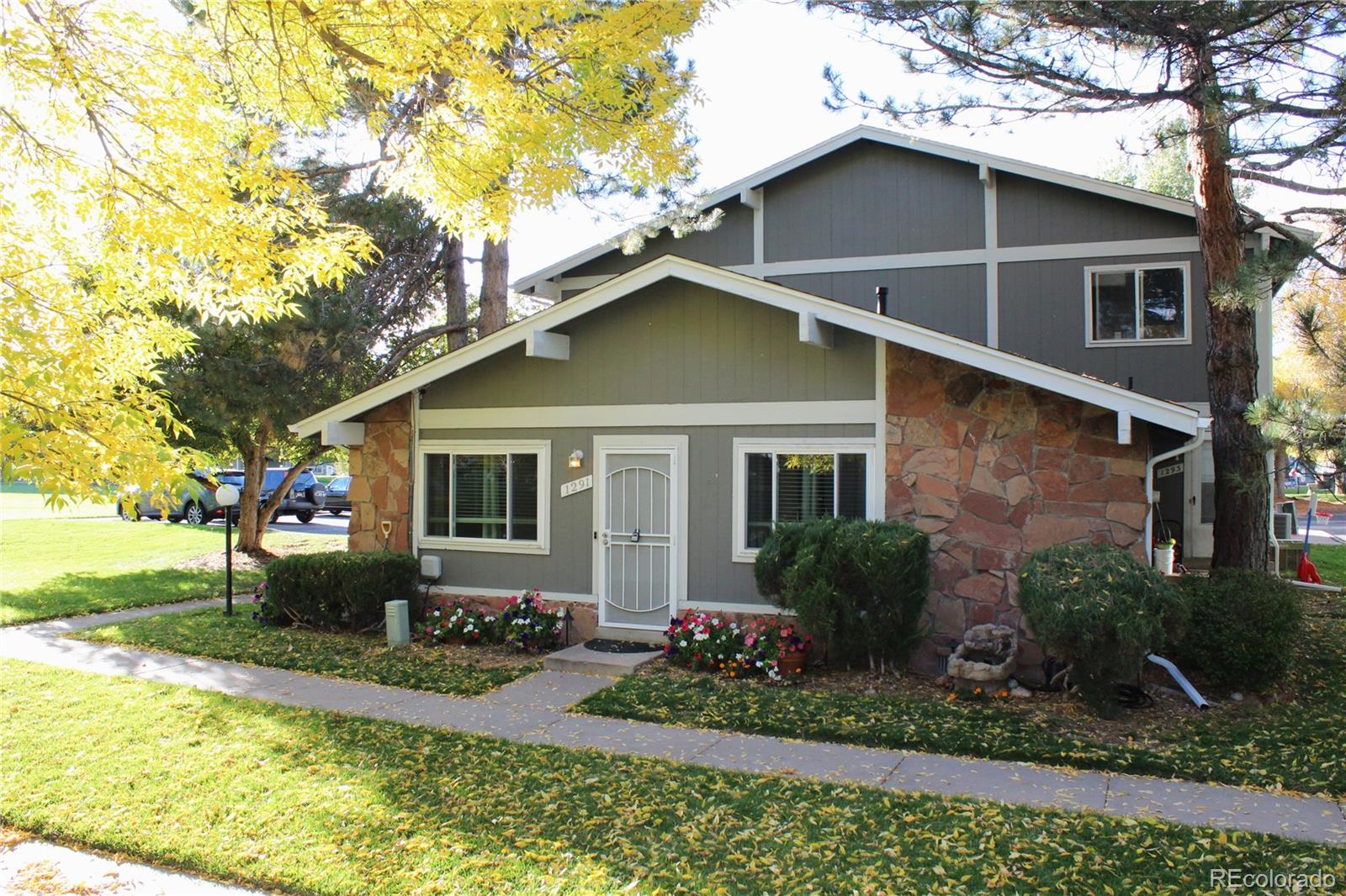 Hallcrafts Village East Aurora Condo / Townhome | MLS #: 42840241291 S Wheeling Way , Aurora Beds: 2 Baths: 1 Price: $218,000