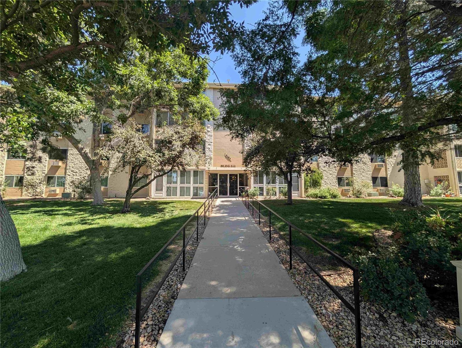 Heather Gardens Aurora Condo / Townhome | MLS #: 98419833184 S Heather Gardens Way 212, Aurora Beds: 2 Baths: 1 Price: $189,500