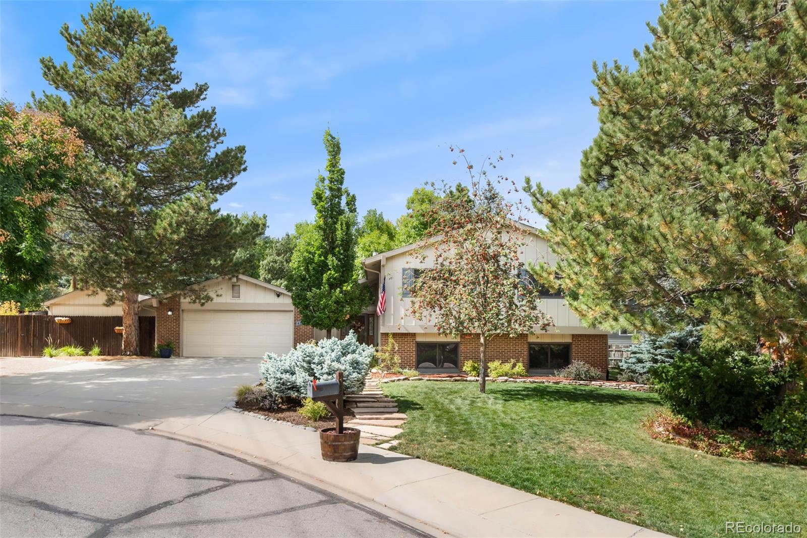 Country Broadmoor Colorado Springs Home | MLS #: 82438174220  Cromwell Court, Colorado Springs Beds: 4 Baths: 3 Price: $635,000