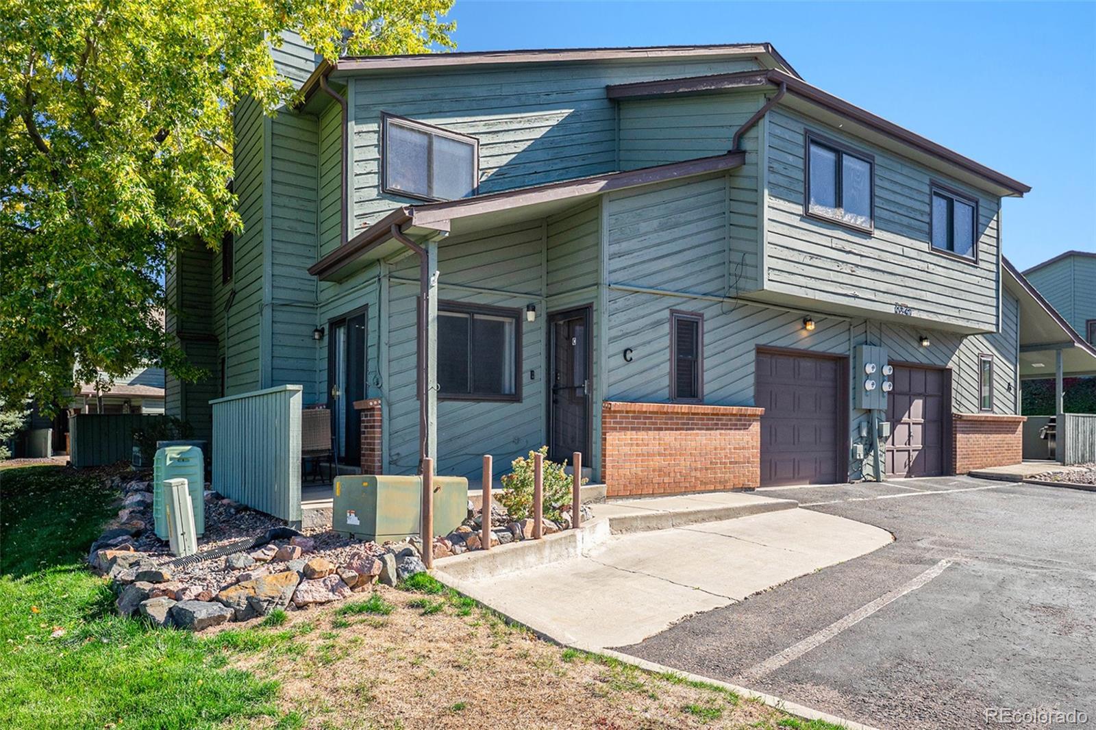 Jewell Lakewood Condo / Townhome | MLS #: 649515010340 W Jewell Avenue C, Lakewood Beds: 3 Baths: 3 Price: $380,000