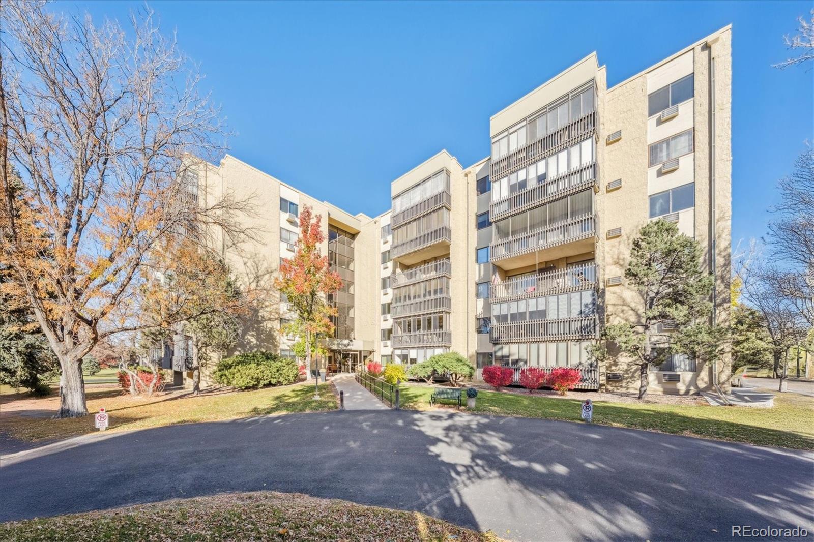 Heather Gardens Aurora Condo / Townhome | MLS #: 299821713691 E Marina Drive 303, Aurora Beds: 2 Baths: 2 Price: $280,000