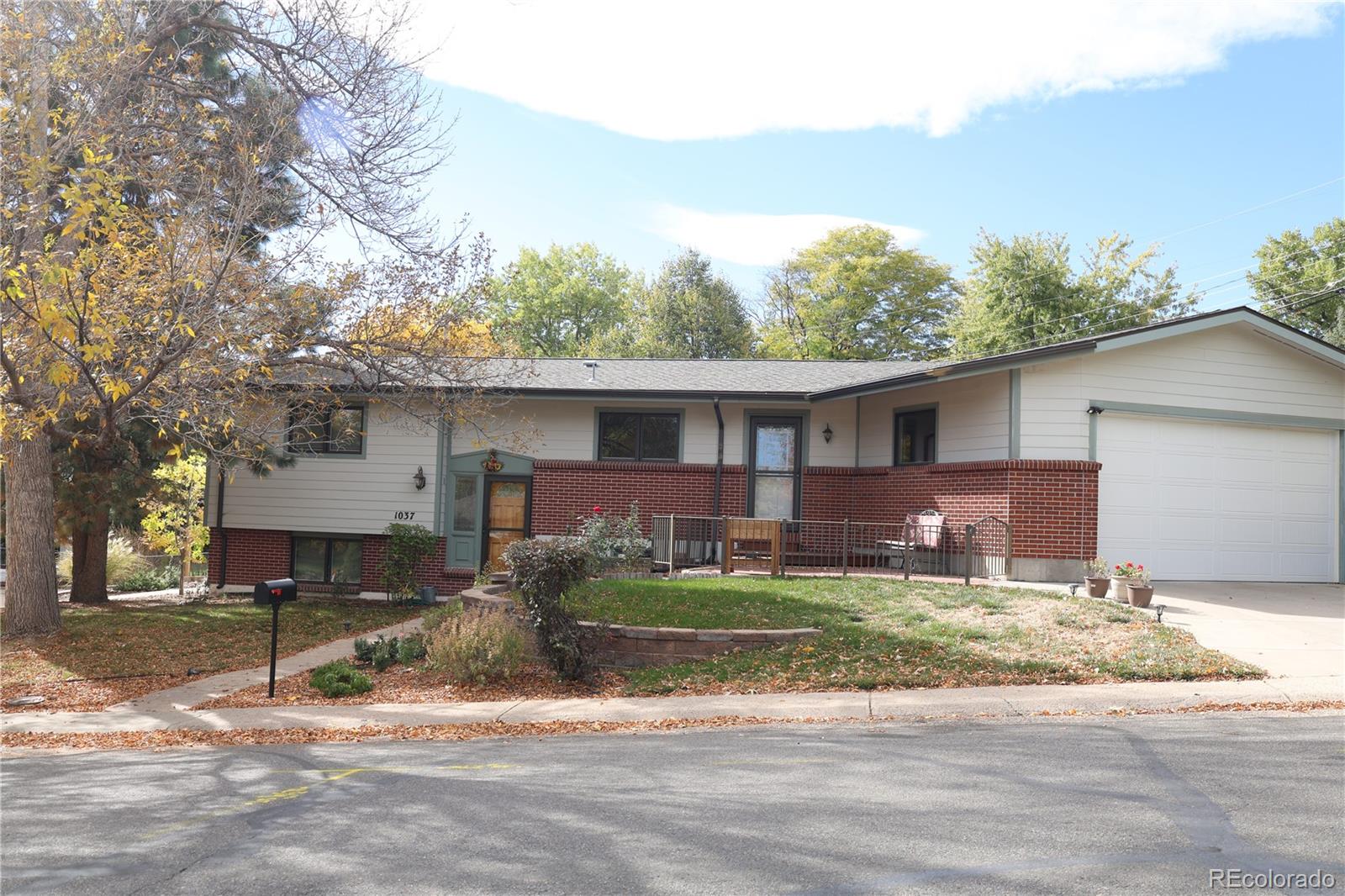 Briarwood Hills Lakewood Home | MLS #: 26910271037 S Owens Court, Lakewood Beds: 4 Baths: 2 Price: $622,000