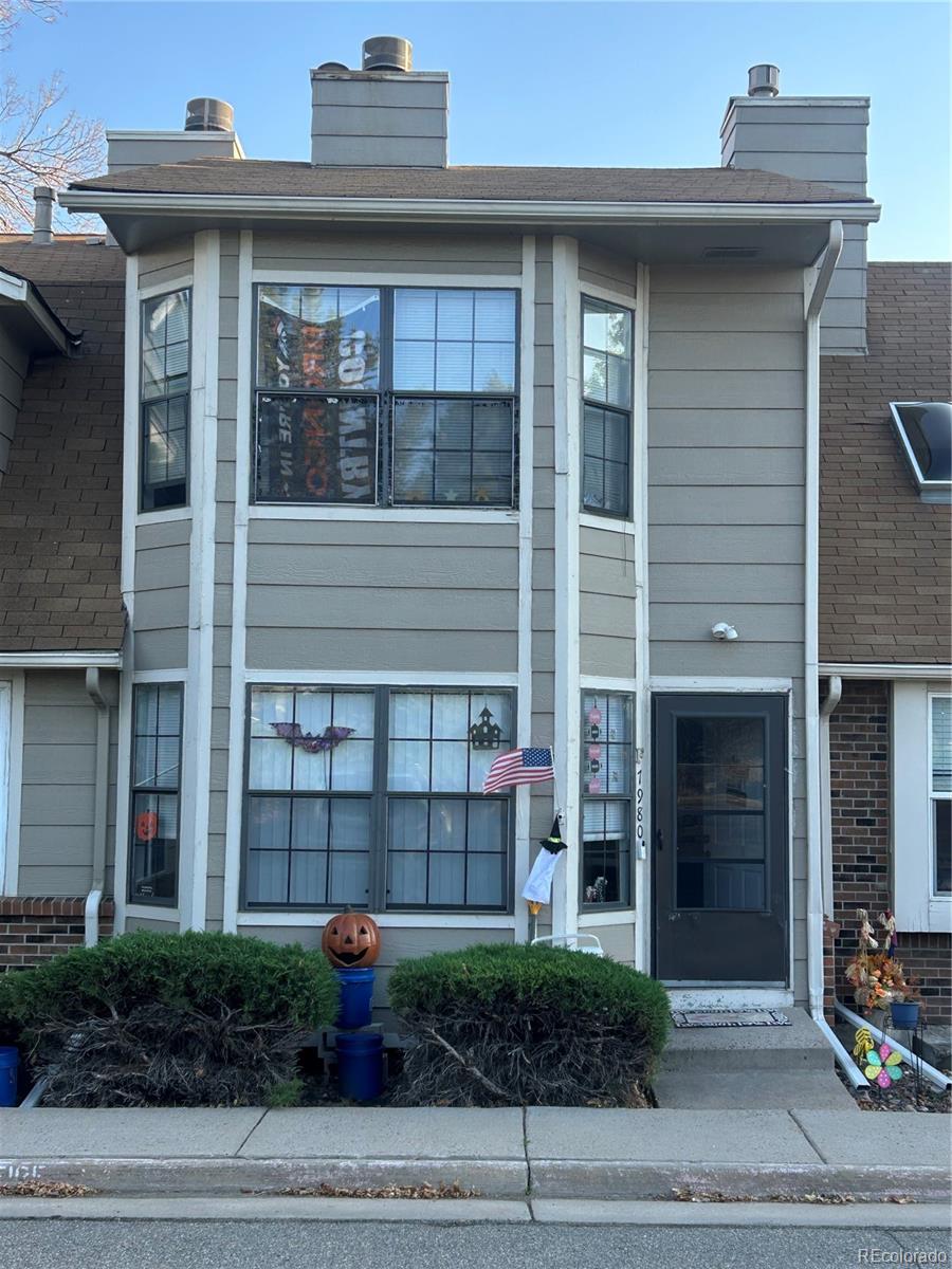  Arvada Condo / Townhome | MLS #: 40624547980  Chase Circle F, Arvada Beds: 2 Baths: 2 Price: $240,000