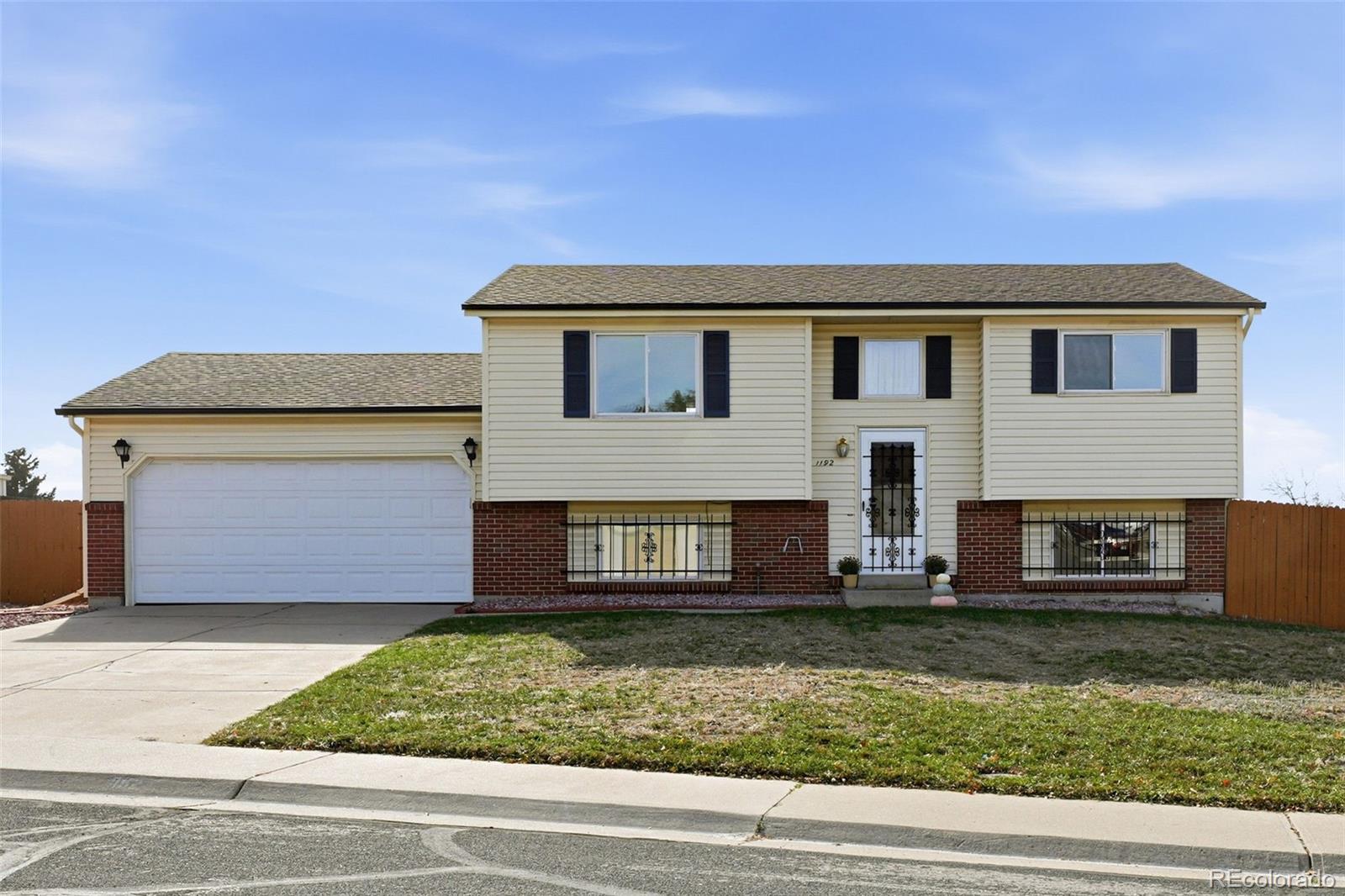 1192 w 95th place, Thornton sold home. Closed on 2025-12-12 for $439,990.
