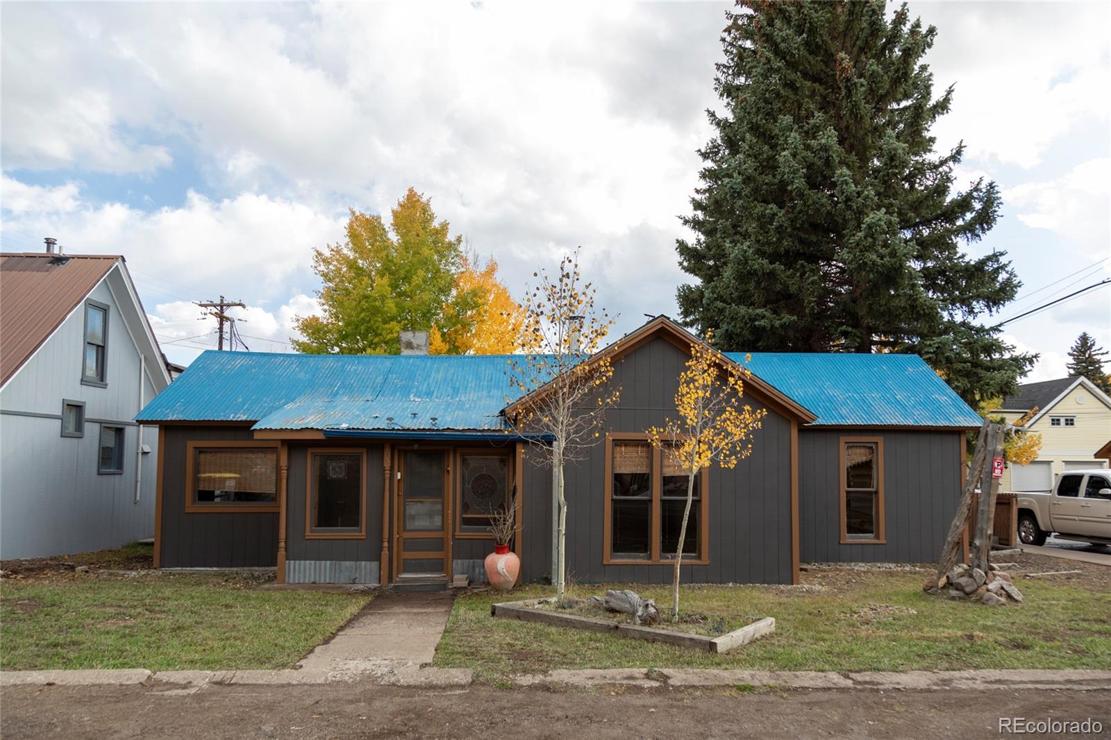 102 e 4th avenue, Creede sold home. Closed on 2026-01-12 for $255,000.