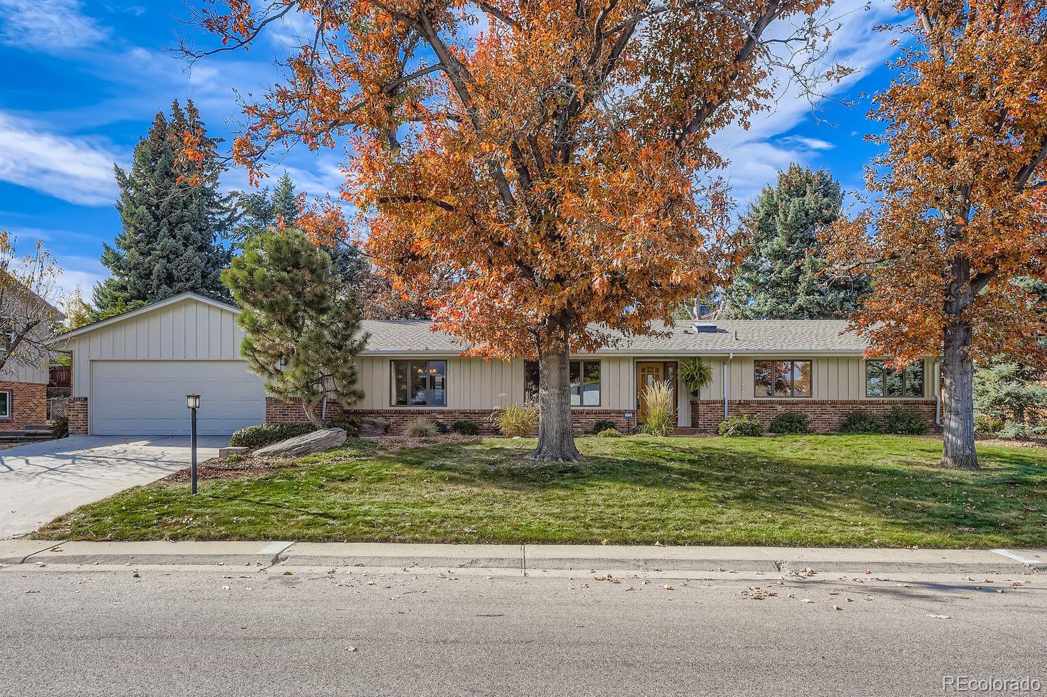 Applewood Knolls Lakewood Home | MLS #: 164593211734 W Applewood Knolls Drive, Lakewood Beds: 3 Baths: 3 Price: $900,000