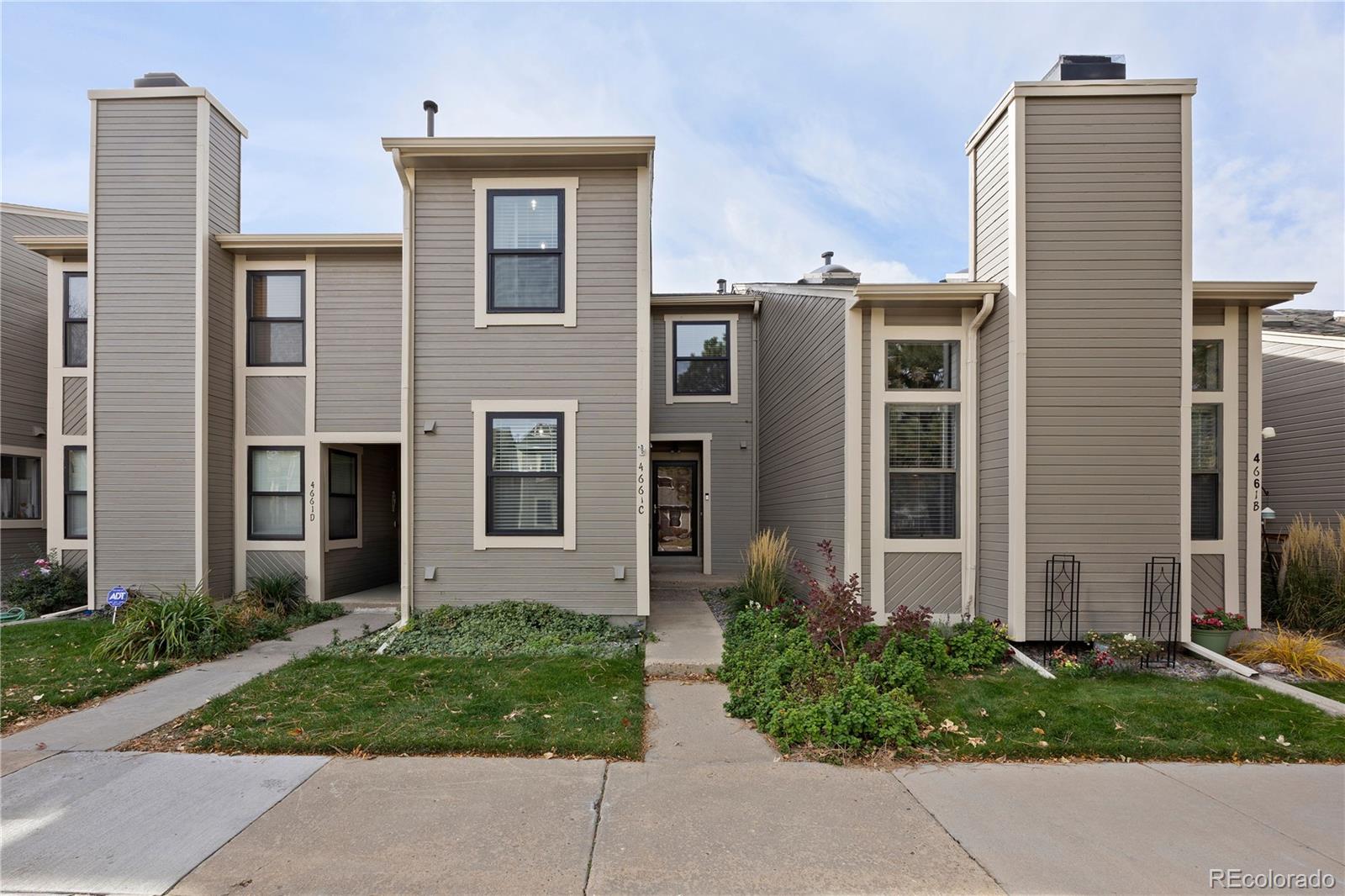 Woodgate Aurora Home | MLS #: 55726074661 S Fraser Circle, Aurora Beds: 2 Baths: 3 Price: $300,000