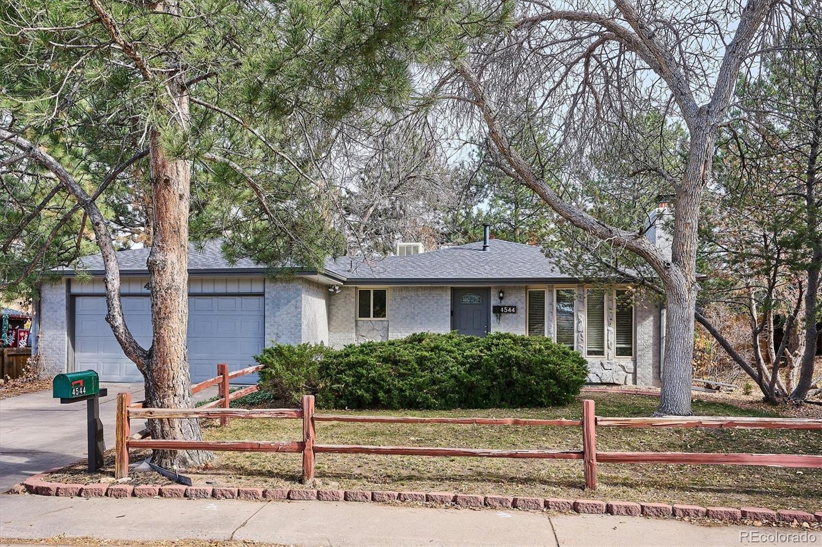4544 s routt street, Littleton sold home. Closed on 2026-01-09 for $593,000.