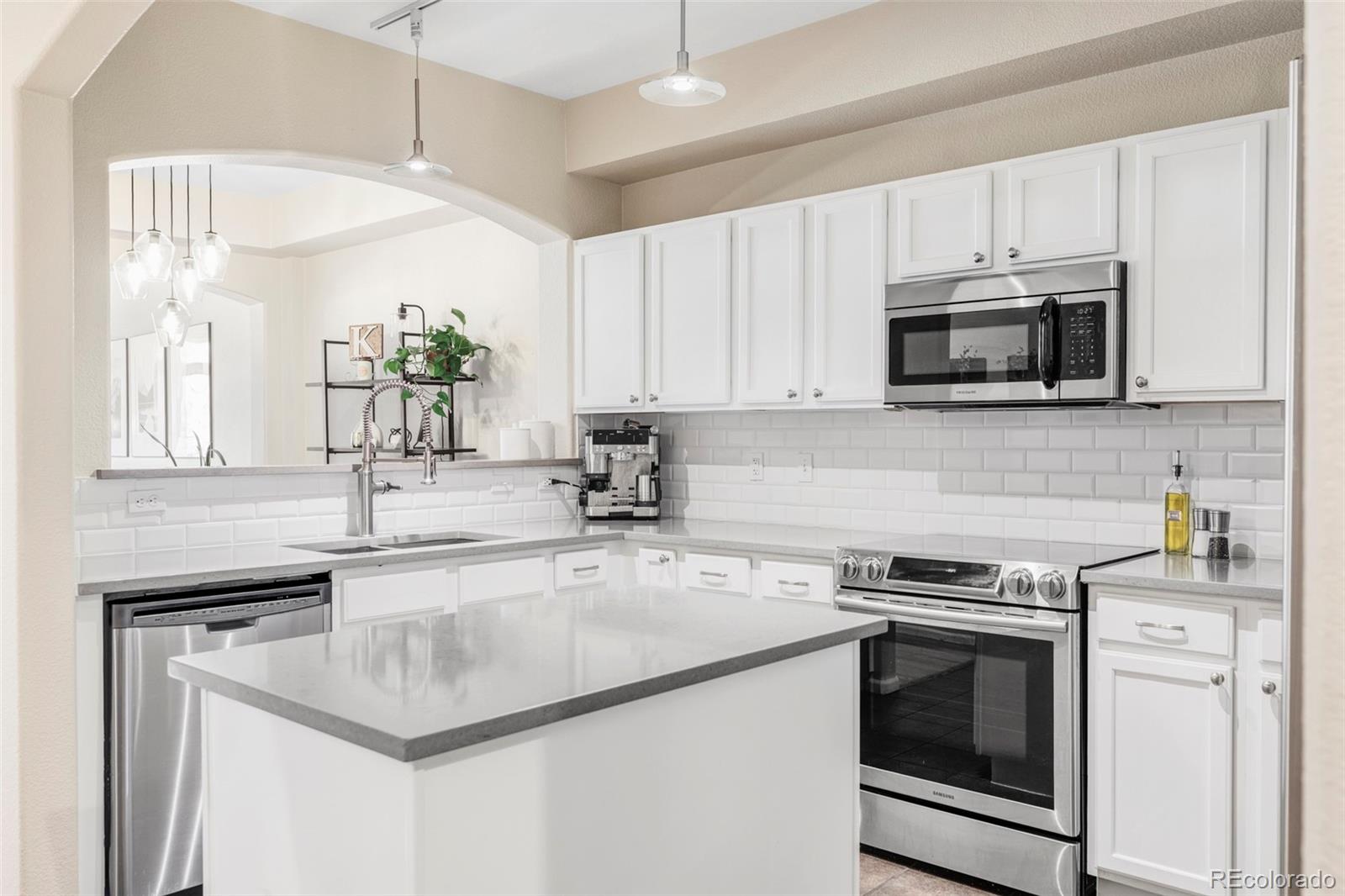 Uptown Denver Condo / Townhome | MLS #: 99964521747 N Washington Street C206, Denver Beds: 2 Baths: 2 Price: $475,000