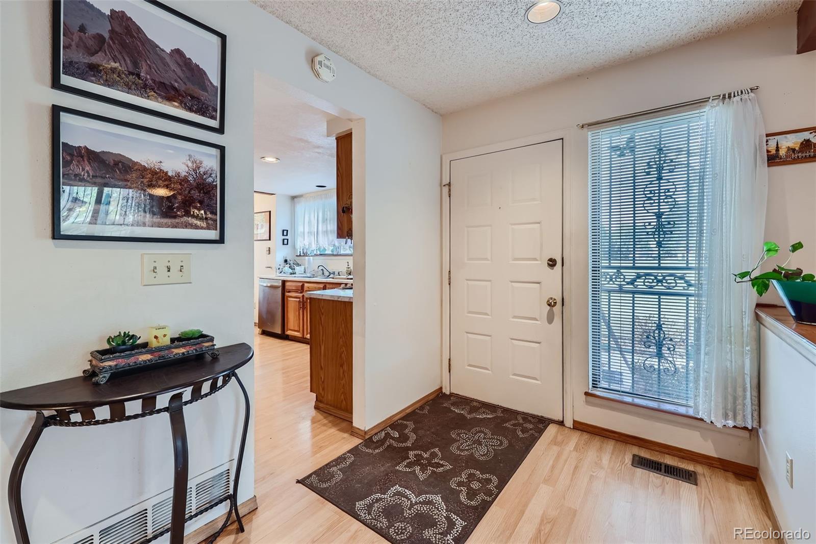 Wind Stream Denver Condo / Townhome | MLS #: 71702969400 E Iliff Avenue 125, Denver Beds: 4 Baths: 3 Price: $350,000