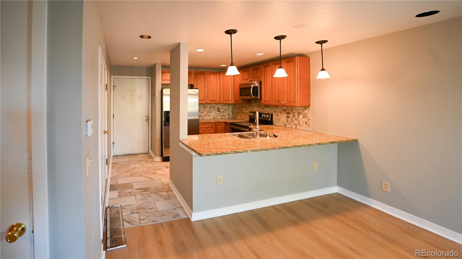 Chaparral Aurora Condo / Townhome | MLS #: 87399024286 S Salida Way 3, Aurora Beds: 2 Baths: 1 Price: $215,000