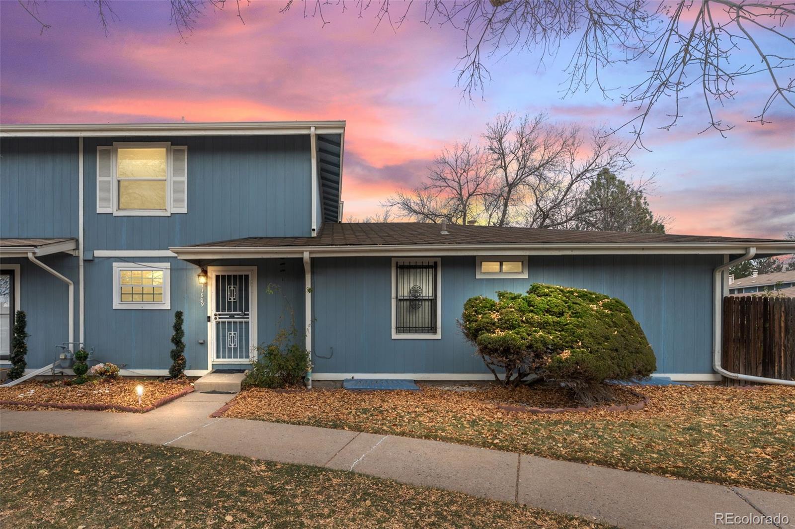 Roundtree Aurora Condo / Townhome | MLS #: 385254211609 E Cedar Avenue , Aurora Beds: 2 Baths: 3 Price: $290,000