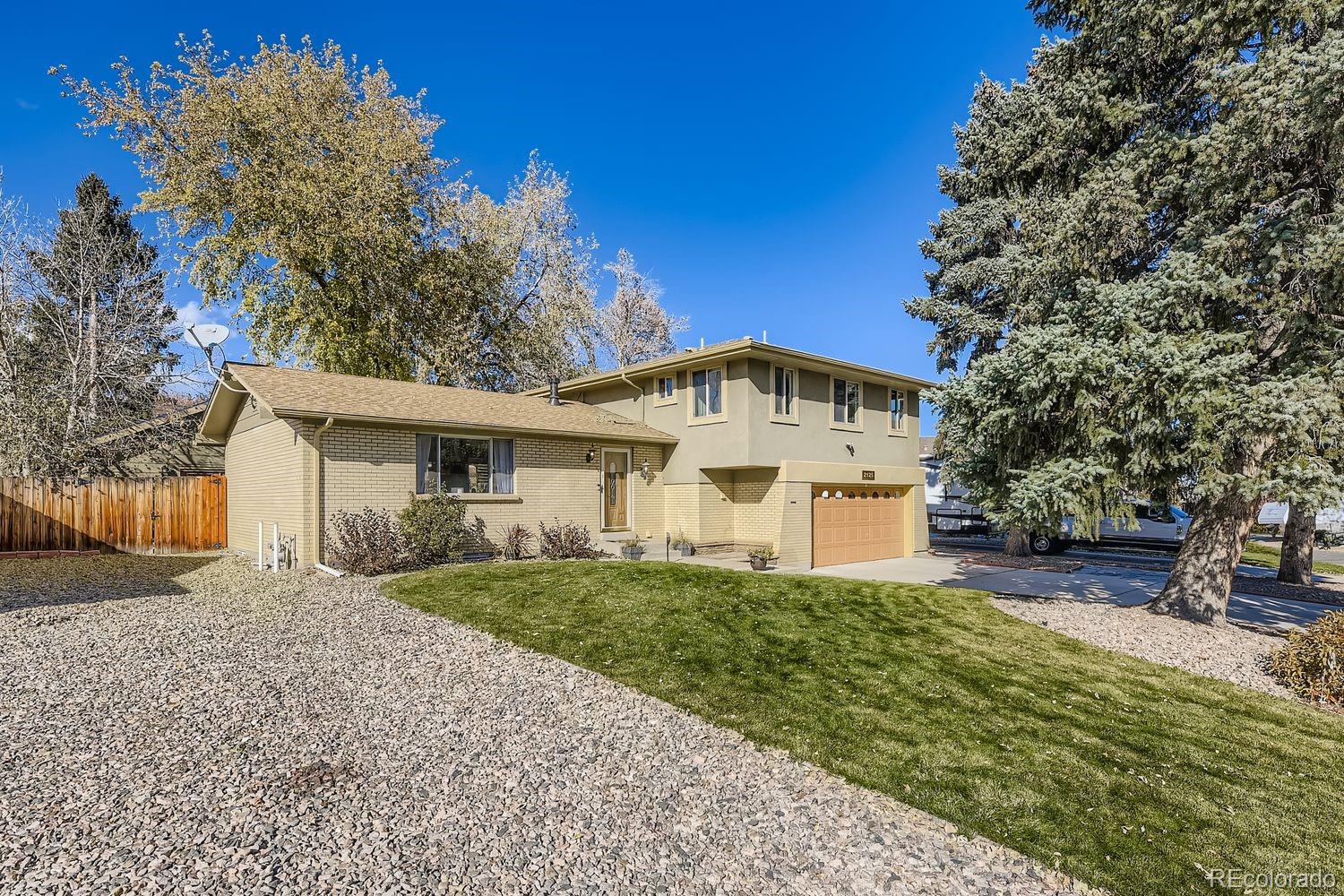 Southern Gables Lakewood Home | MLS #: 98355672125 S Yarrow Street, Lakewood Beds: 3 Baths: 3 Price: $729,000