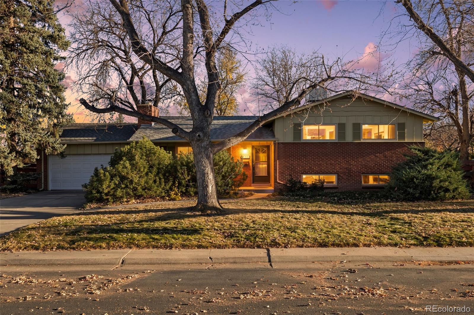 Applewood Knolls Lakewood Home | MLS #: 547320711820 W 30th Place, Lakewood Beds: 4 Baths: 3 Price: $740,000