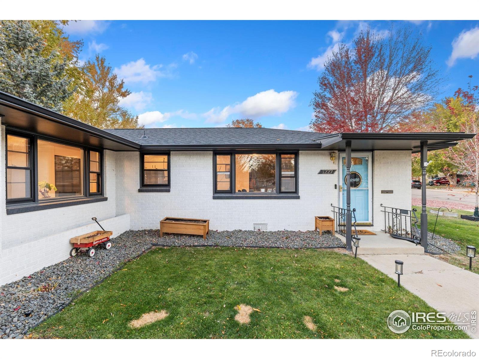 1227  grant street, Longmont sold home. Closed on 2025-12-19 for $515,000.