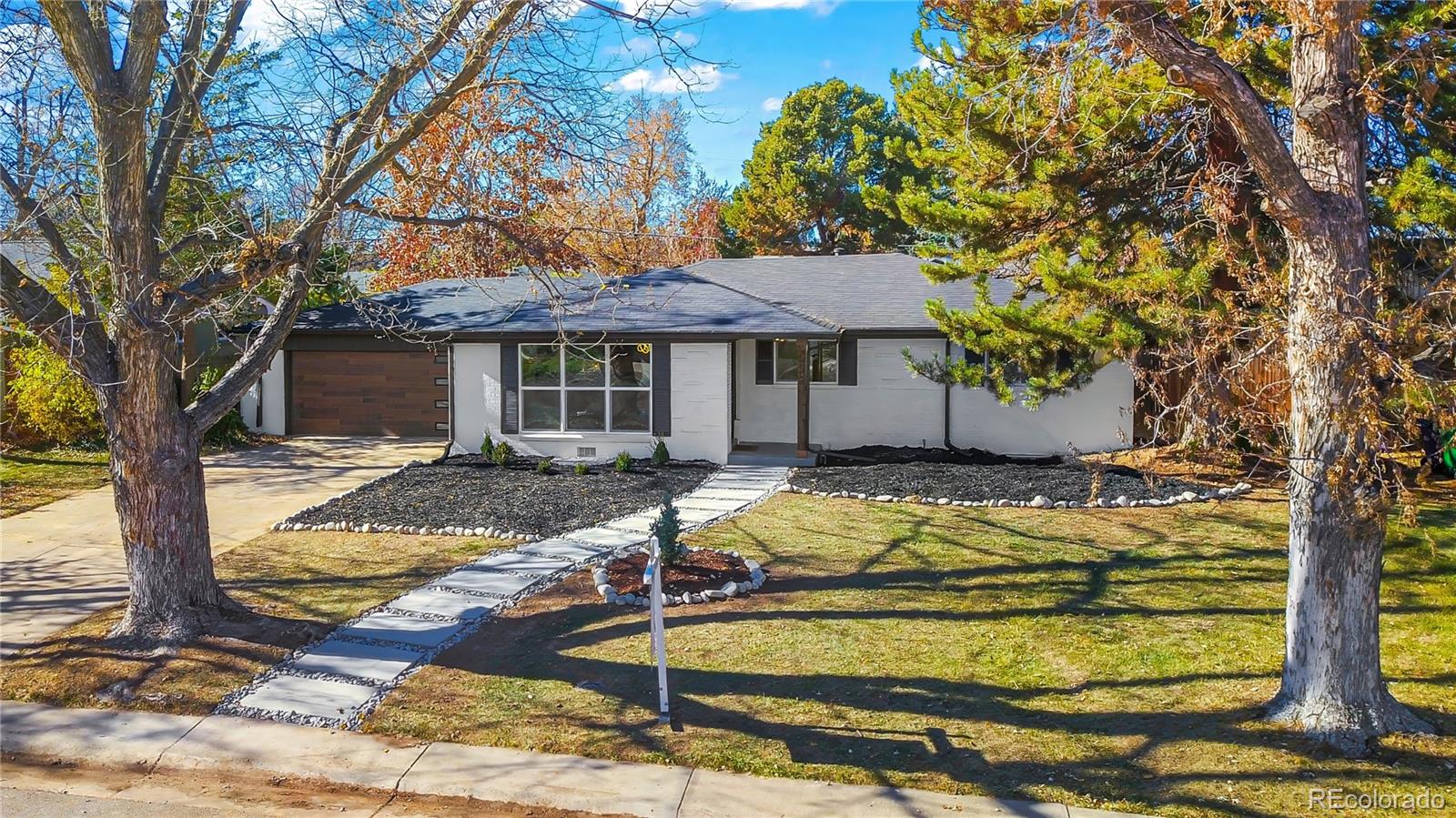 453 s oneida way, Denver sold home. Closed on 2025-12-12 for $915,000.