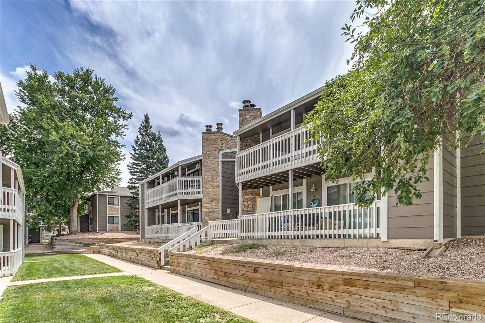 Robinwood Aurora Condo / Townhome | MLS #: 244992618033 E Ohio Avenue 201, Aurora Beds: 3 Baths: 2 Price: $239,000