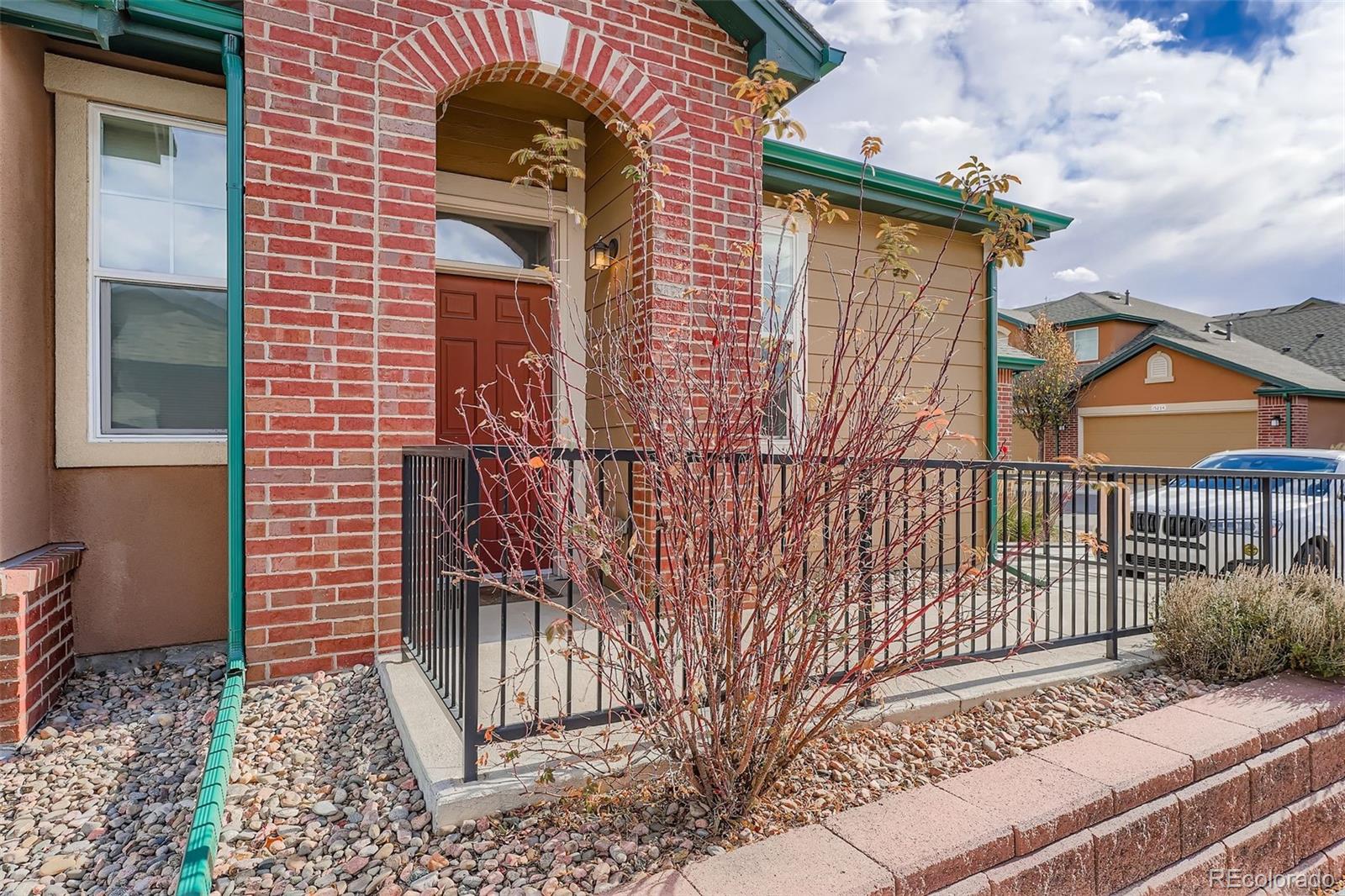 Cottage Grove Aurora Condo / Townhome | MLS #: 177021315233 E 16th Drive , Aurora Beds: 2 Baths: 2 Price: $385,000