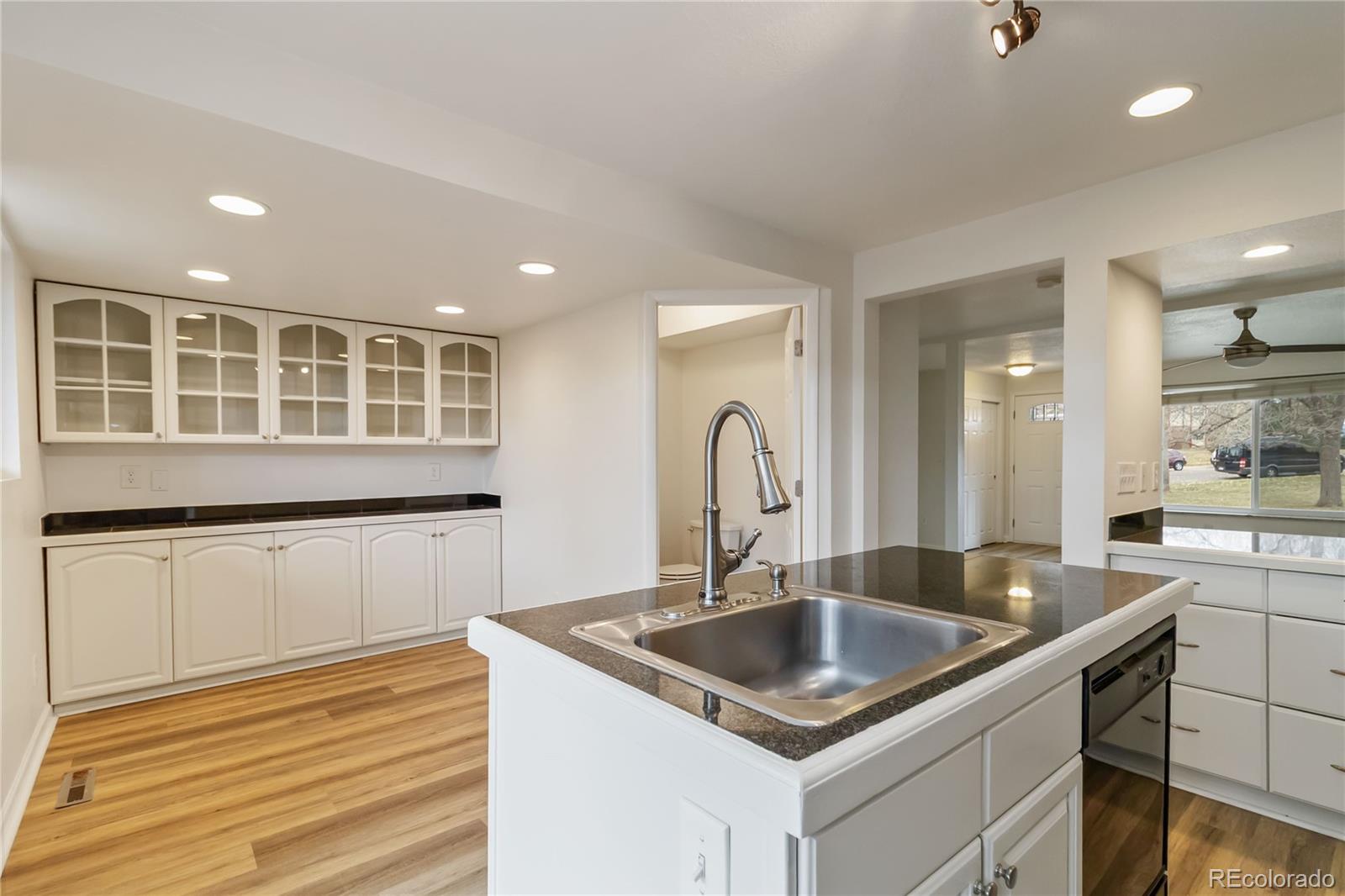 Columbine Littleton Home | MLS #: 42050437911 W Glasgow Place, Littleton Beds: 3 Baths: 3 Price: $400,000