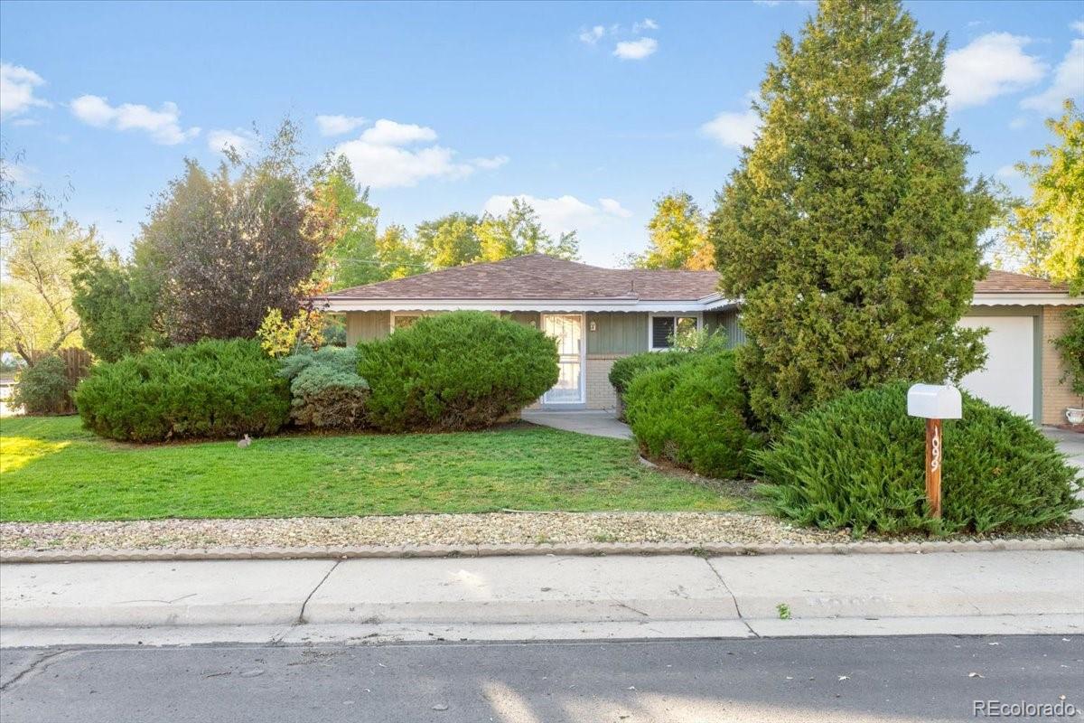 Sun Valley Estates Lakewood Home | MLS #: 49227481099 S Garland Way, Lakewood Beds: 3 Baths: 3 Price: $649,900