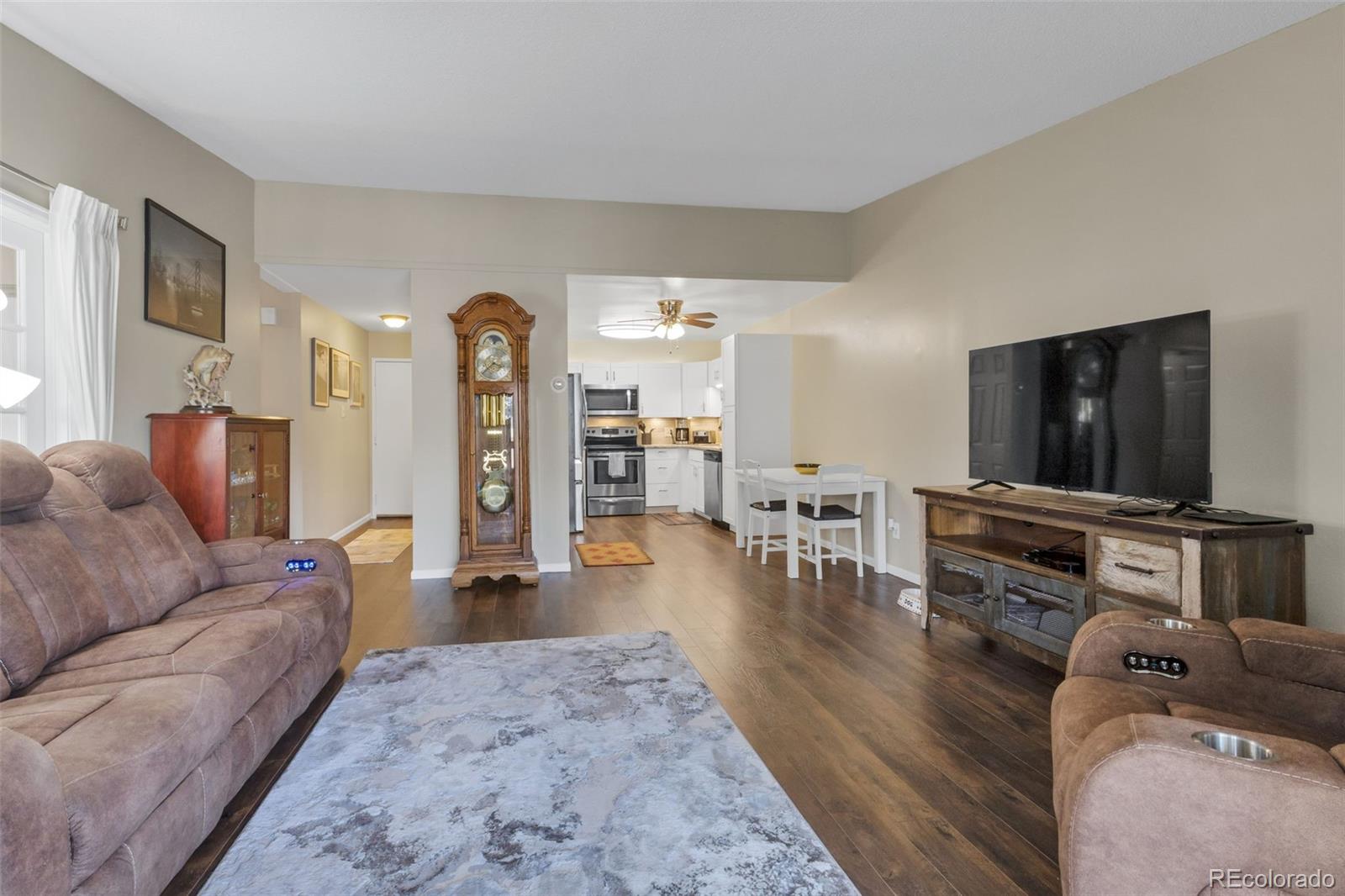 Heather Gardens Aurora Condo / Townhome | MLS #: 347159213635 E Bates Avenue 404, Aurora Beds: 2 Baths: 2 Price: $212,000