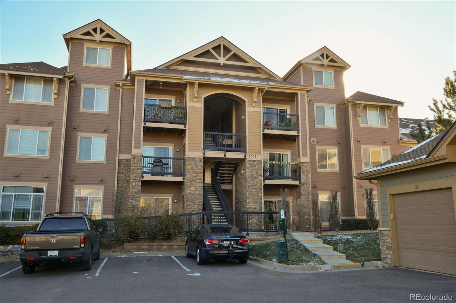 Chatfield Bluffs Littleton Condo / Townhome | MLS #: 460903710061 W Victoria Place 208, Littleton Beds: 2 Baths: 2 Price: $364,000