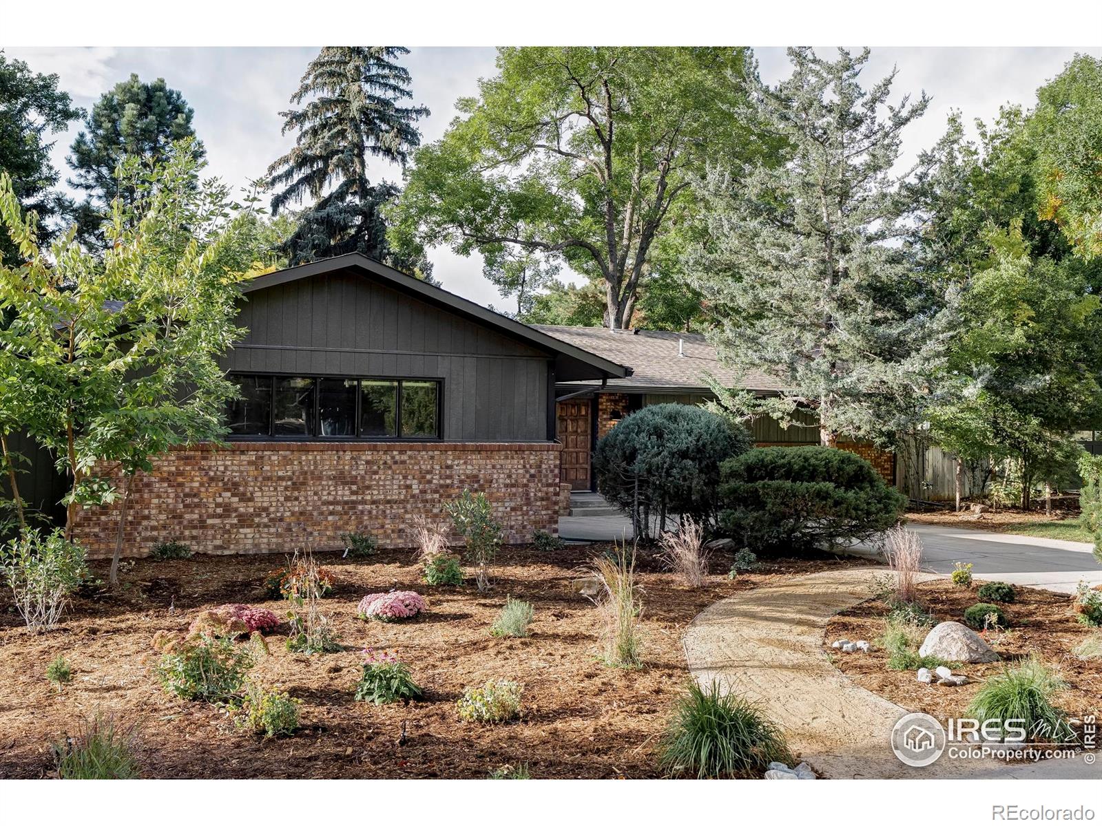 1112  robertson street, Fort Collins sold home. Closed on 2026-01-30 for $1,070,000.