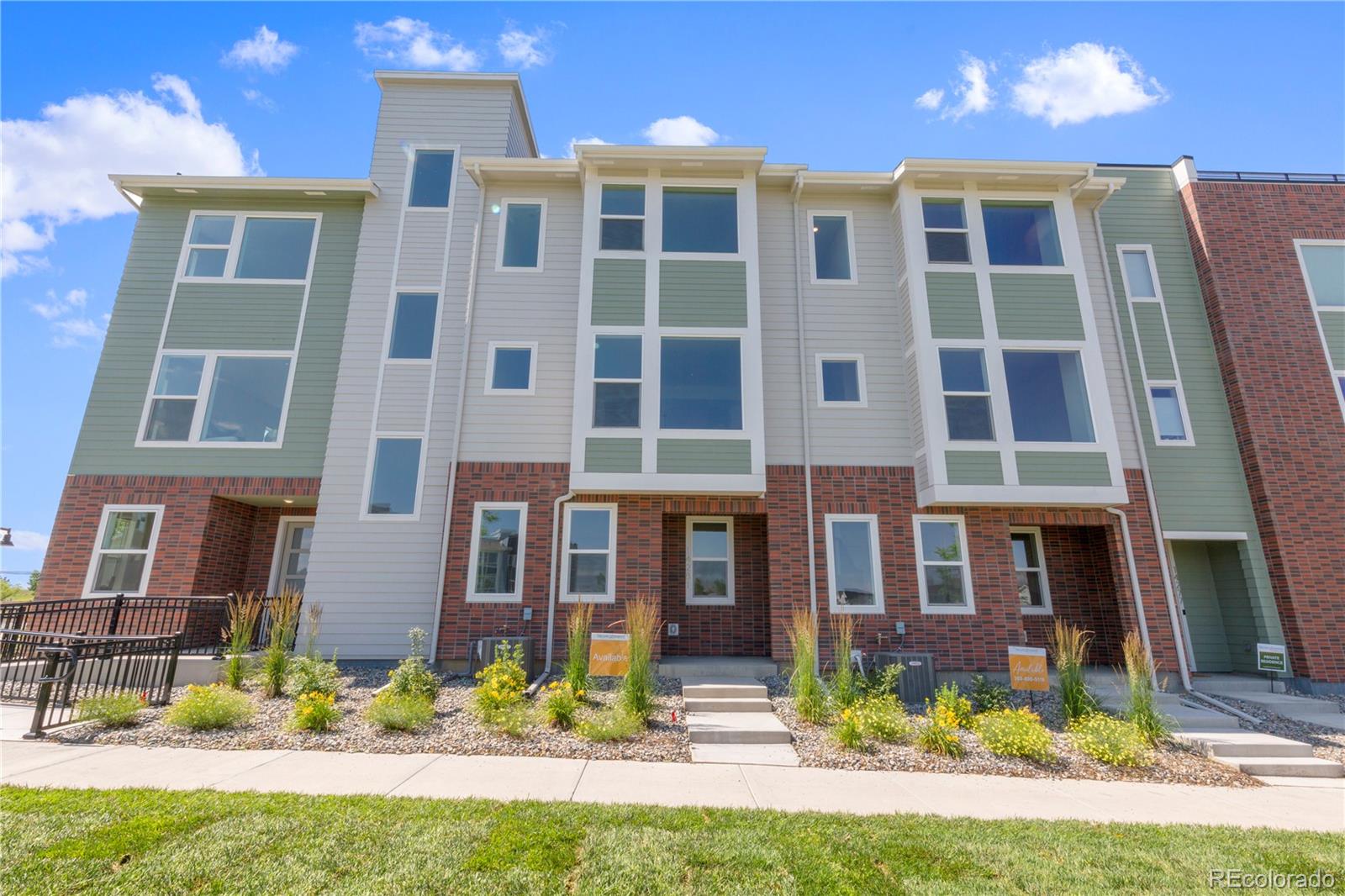  Broomfield Condo / Townhome | MLS #: 802695214281  Currant Street , Broomfield Beds: 2 Baths: 4 Price: $540,000