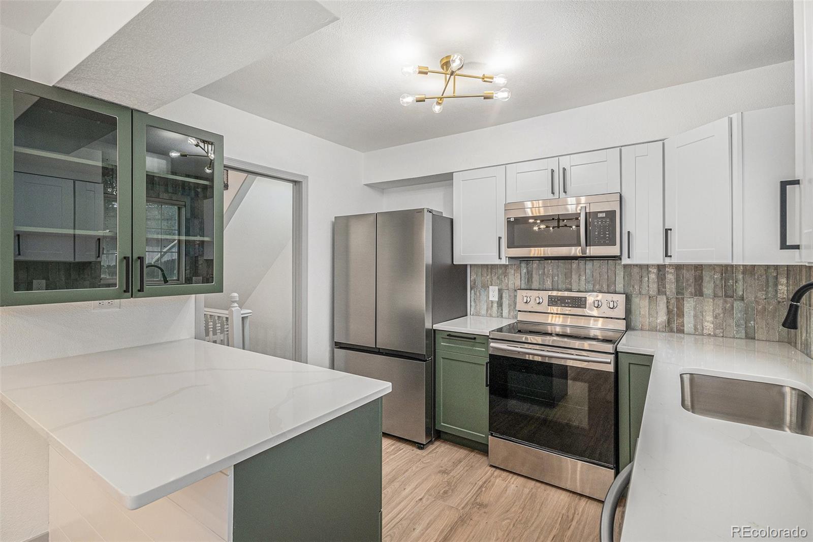 1649 s ivory circle, Aurora sold home. Closed on 2026-04-06 for $353,000.