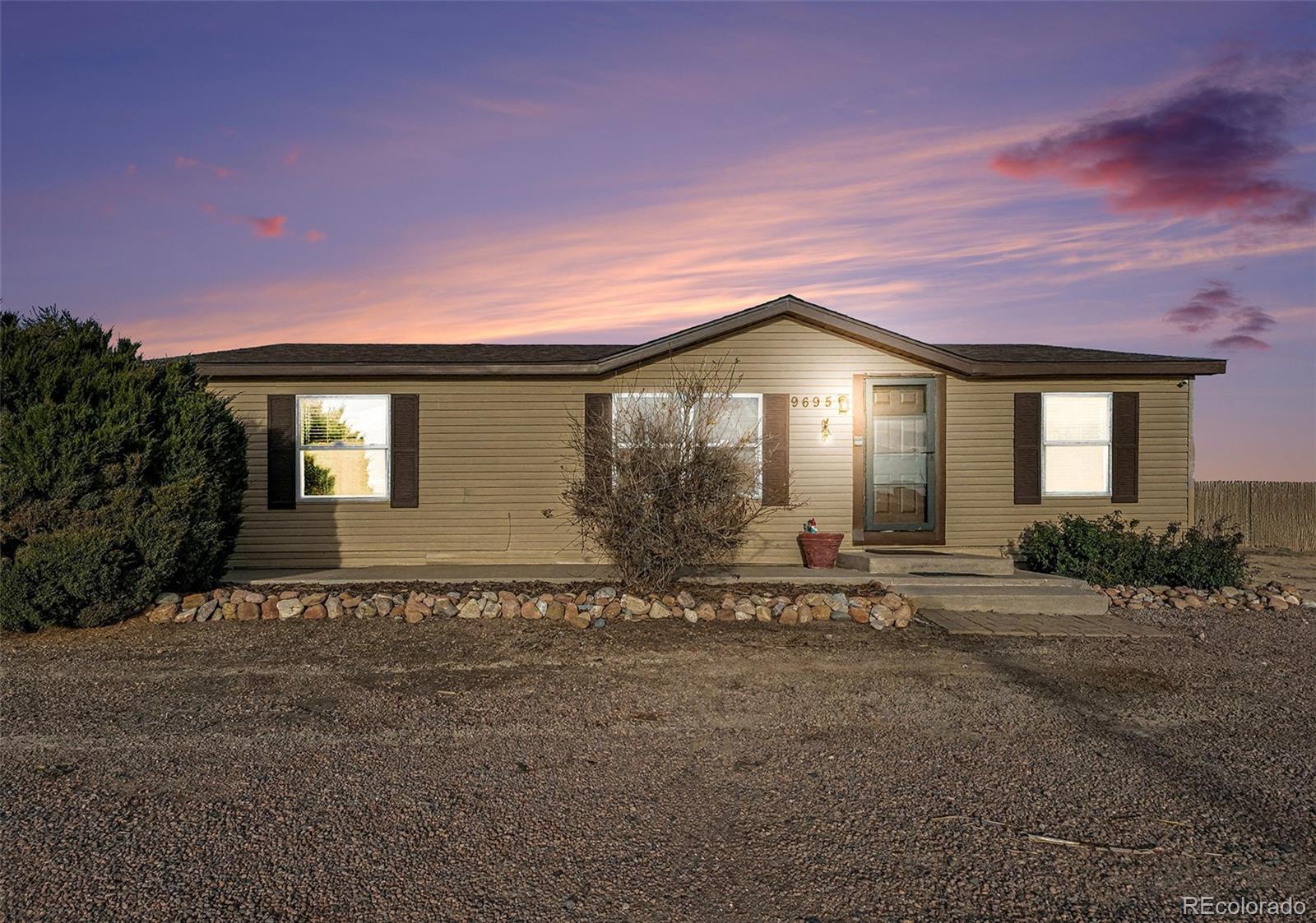  Fountain Home | MLS #: 61749099695  Las Haciendas Point, Fountain Beds: 3 Baths: 2 Price: $340,000