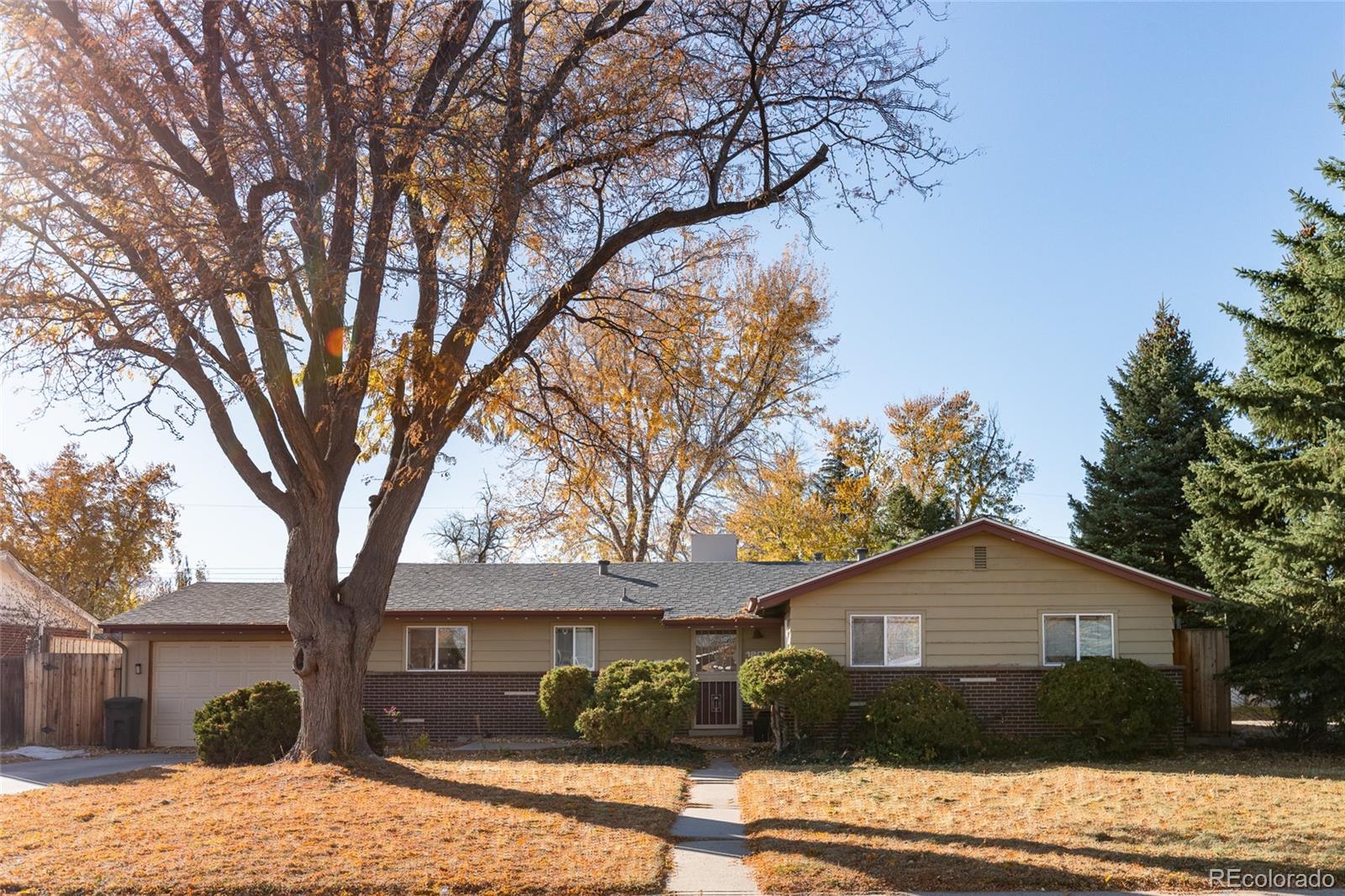 Cloverdale Lakewood Home | MLS #: 44735841207 S Kendall Court, Lakewood Beds: 3 Baths: 2 Price: $520,000
