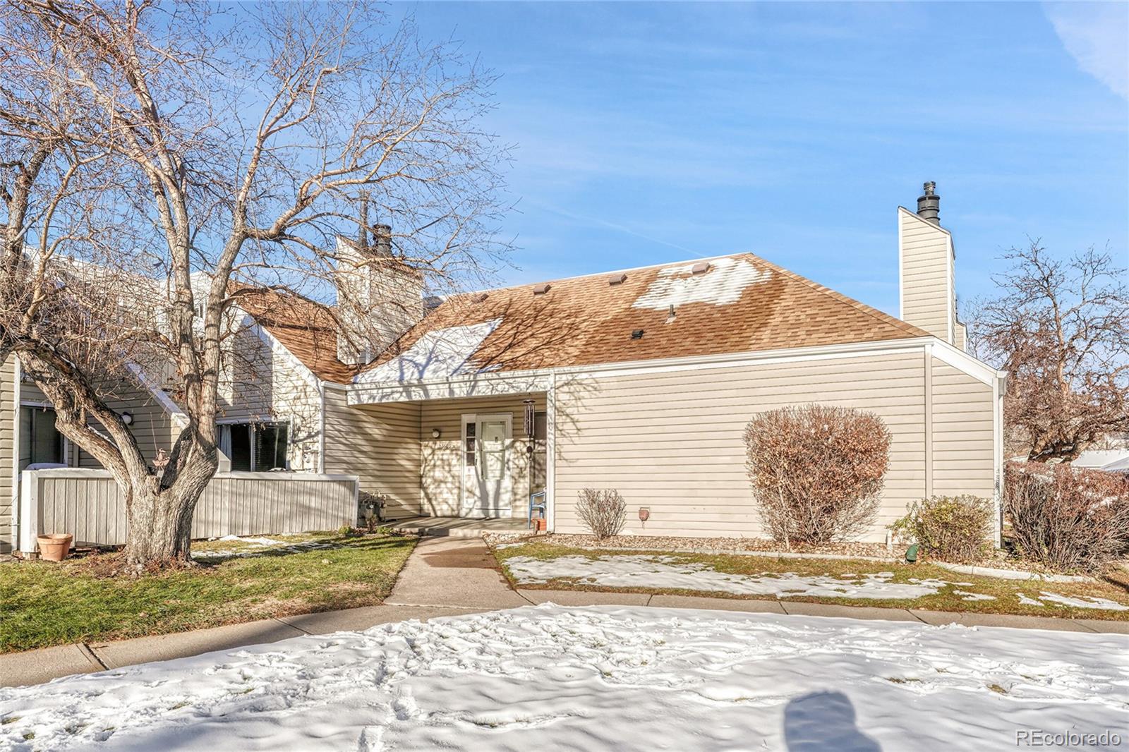 Strawberry Aurora Condo / Townhome | MLS #: 904052213605 E Yale Avenue A, Aurora Beds: 1 Baths: 1 Price: $195,000