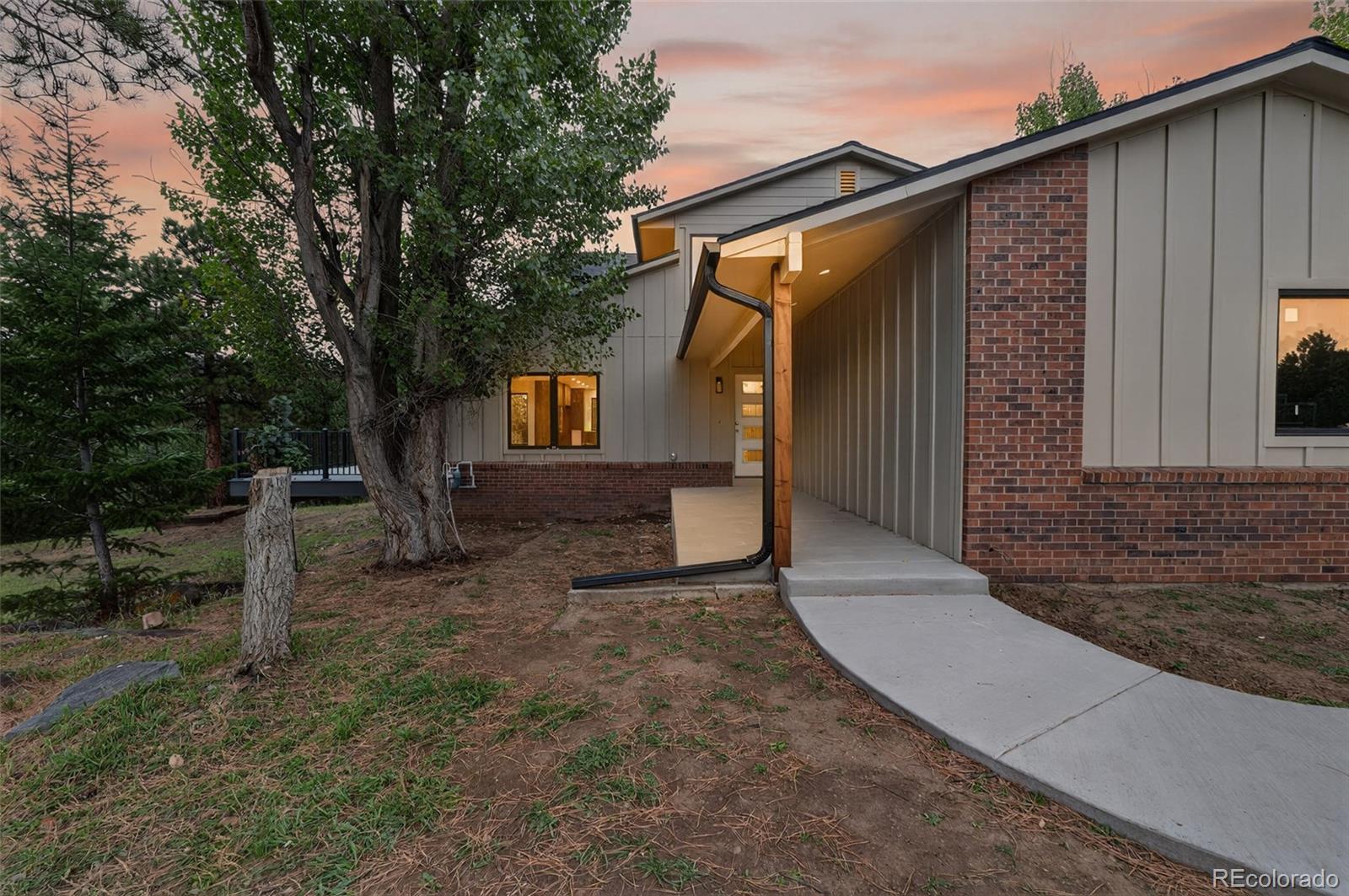  Morrison Home | MLS #: 26483987552  Surrey Drive, Morrison Beds: 3 Baths: 4 Price: $1,400,000