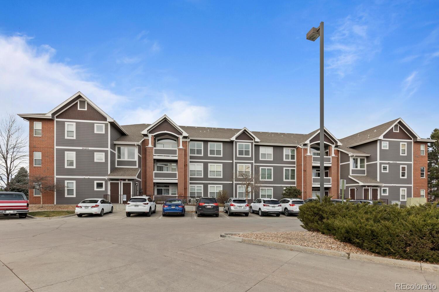 Cherry Grove East Aurora Condo / Townhome | MLS #: 427031614251 E 1st Drive 305, Aurora Beds: 3 Baths: 2 Price: $319,000