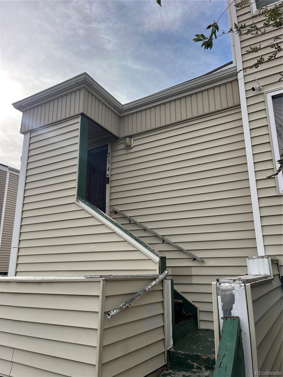 High Hollows Aurora Condo / Townhome | MLS #: 760800110762 E Exposition Avenue 234, Aurora Beds: 1 Baths: 1 Price: $79,900